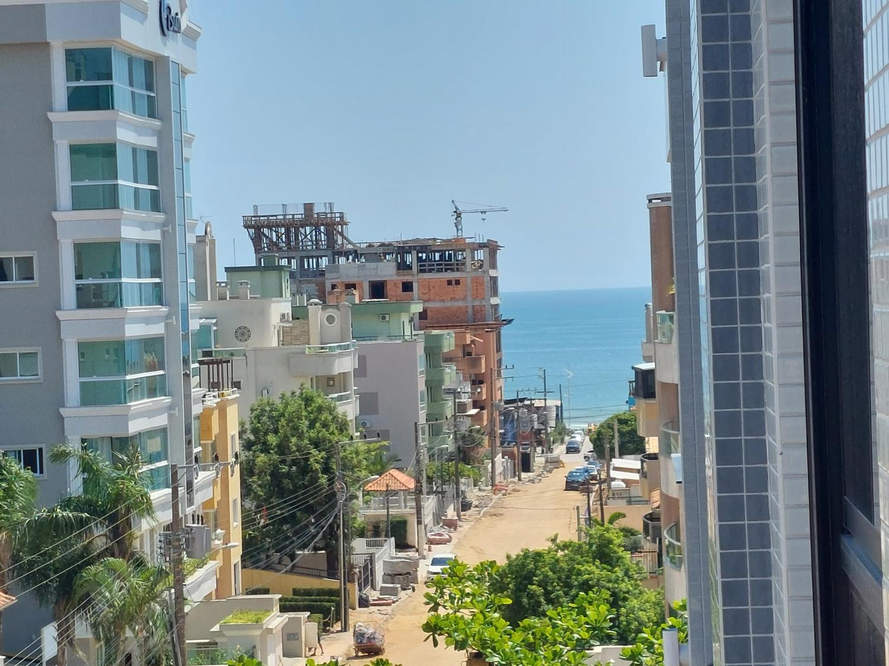 Ótimo Apto, Jacuzzi aquecida e piscina, pertinho da praia