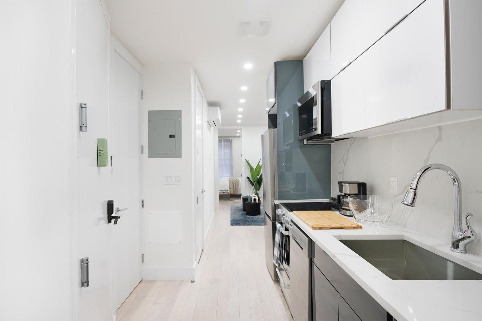 48-4FW Newly renovated W D Midtown