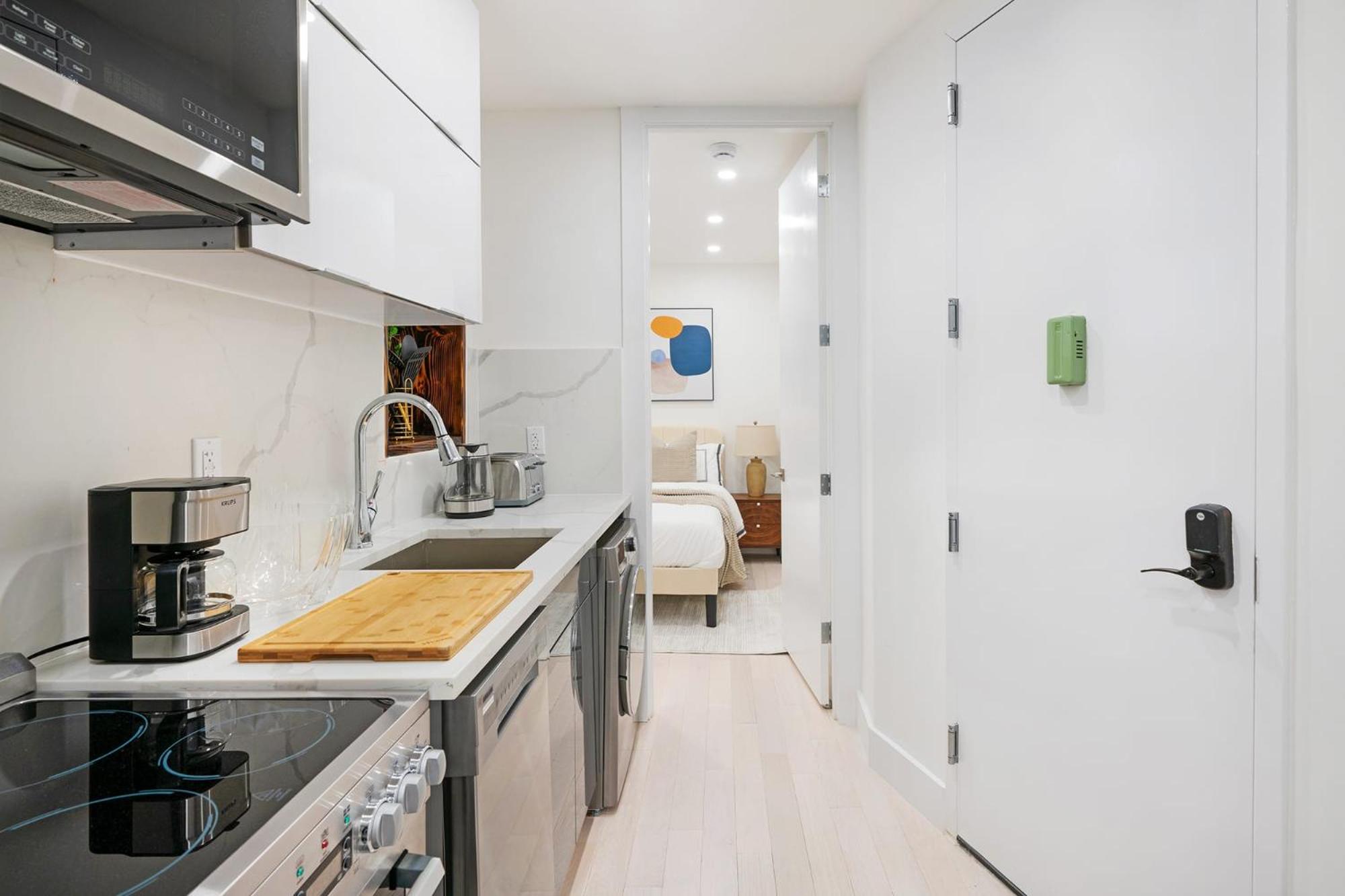 48-4FW Newly renovated W D Midtown