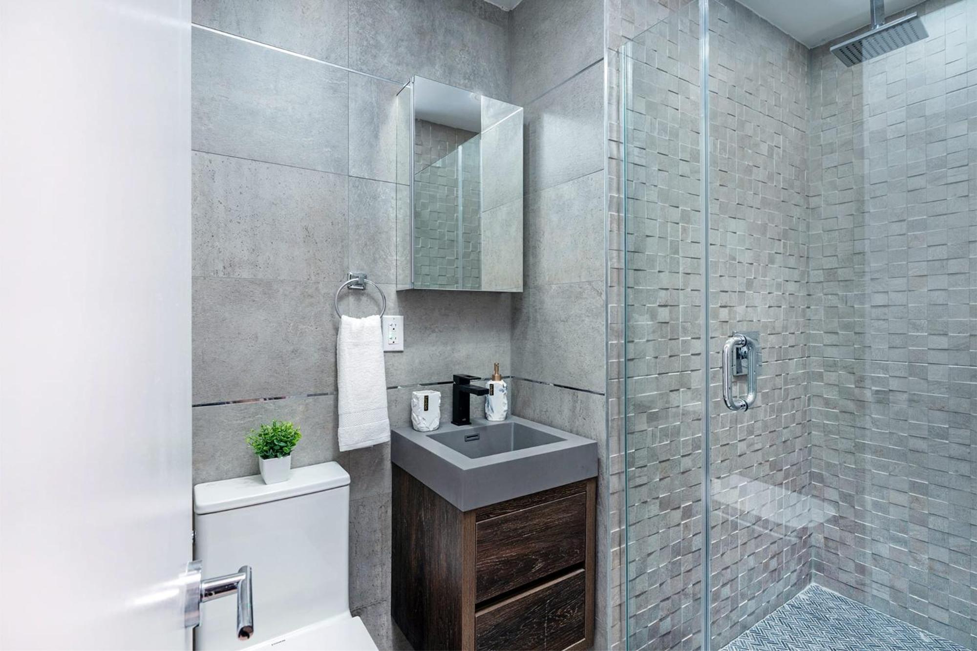 48-4FW Newly renovated W D Midtown