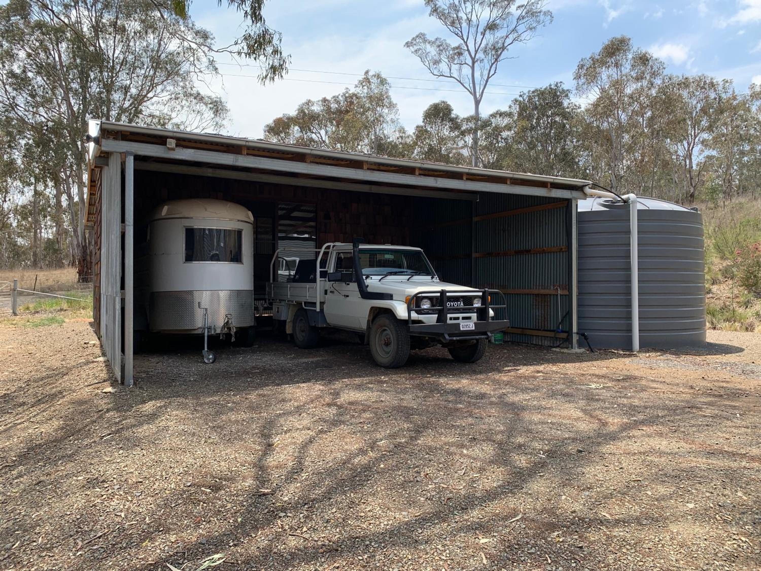 Summit House Armidale - 2 or 4 Bedrooms