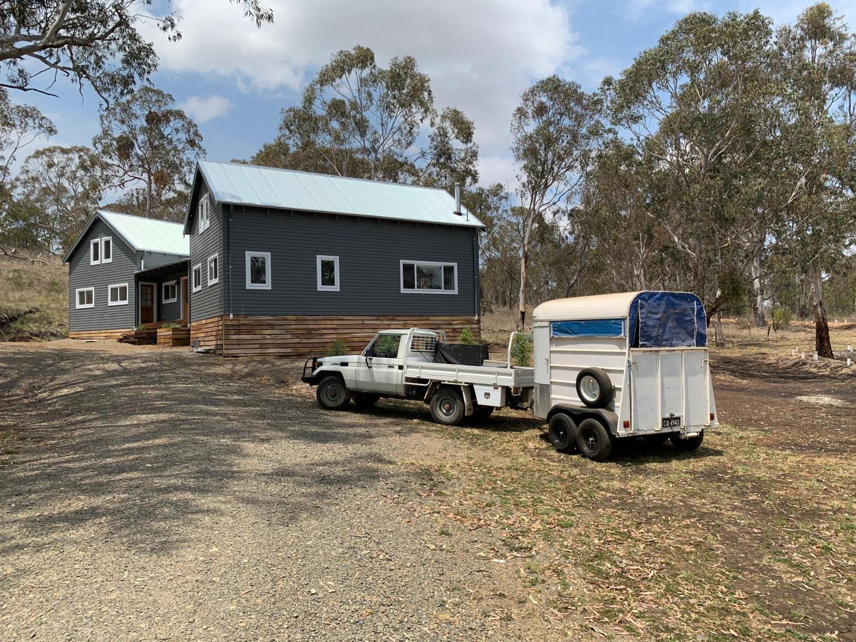 Summit House Armidale - 2 or 4 Bedrooms