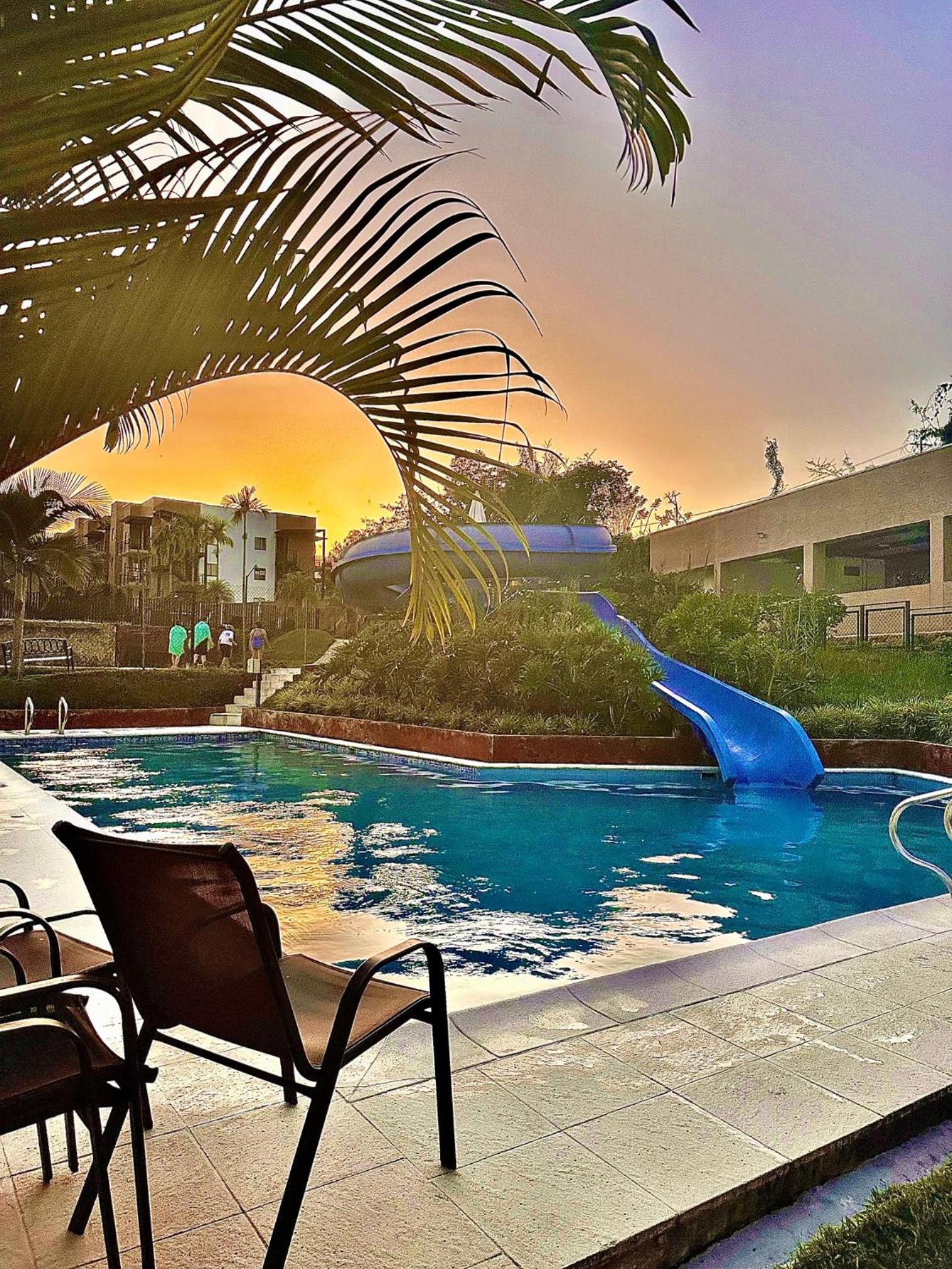 Apartamento Privado Vacacional a 5m del Aeropuerto, 20 minutos del Parque del Cafe y Centro de Armenia con 4 Piscinas, 3 Jacuzzi, Sauna By Molca Xperiences