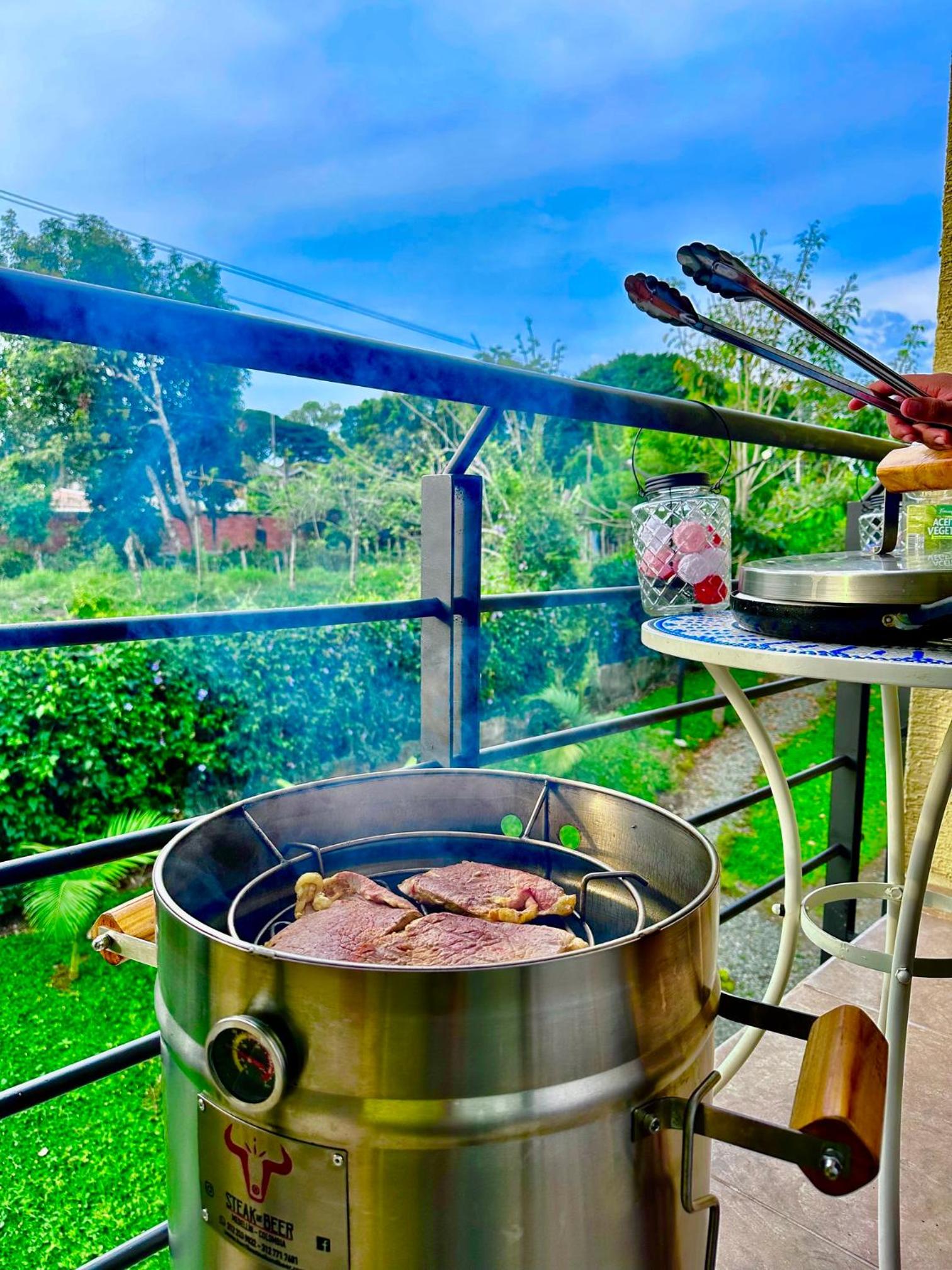 Apartamento Privado Vacacional a 5m del Aeropuerto, 20 minutos del Parque del Cafe y Centro de Armenia con 4 Piscinas, 3 Jacuzzi, Sauna By Molca Xperiences