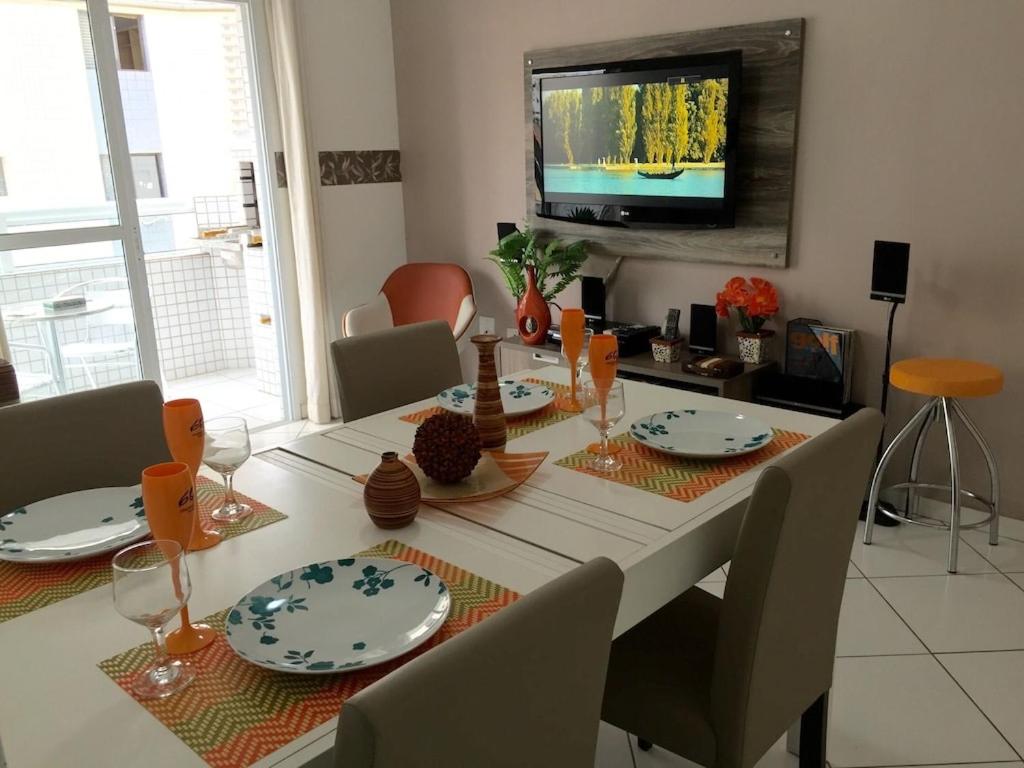 Apto LINDO NOVO, Ótima Localização com dois Dormitórios e Varanda Gourmet