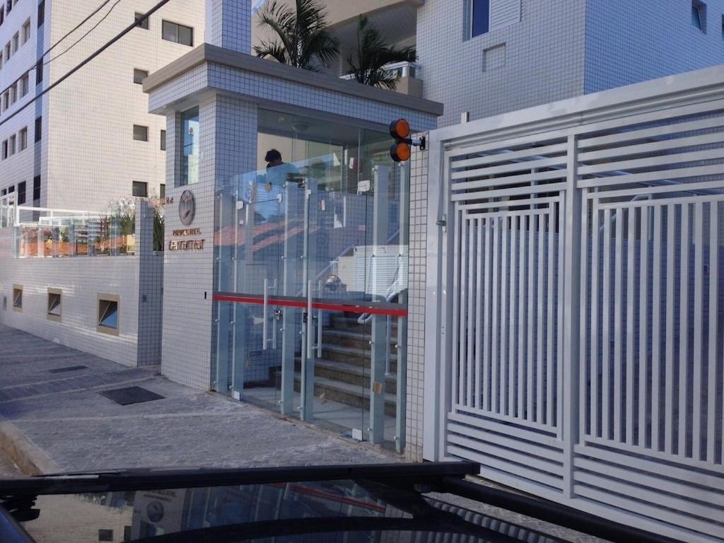 Apto LINDO NOVO, Ótima Localização com dois Dormitórios e Varanda Gourmet