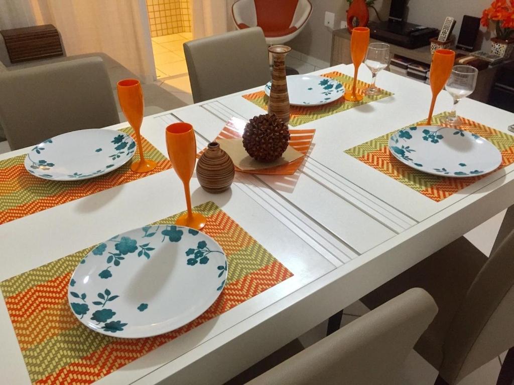 Apto LINDO NOVO, Ótima Localização com dois Dormitórios e Varanda Gourmet