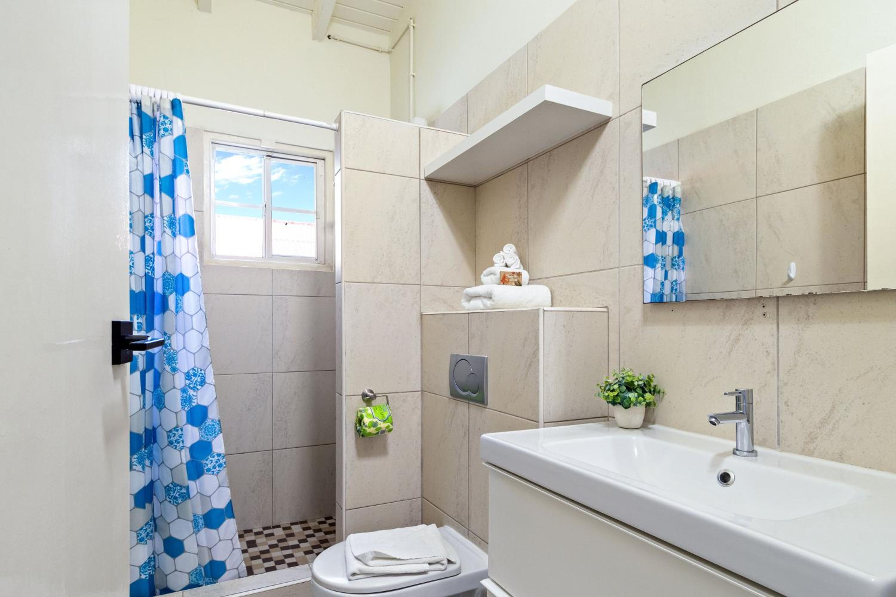 Fantastic Private Tropical Villa in Palm Beach with Breakfast