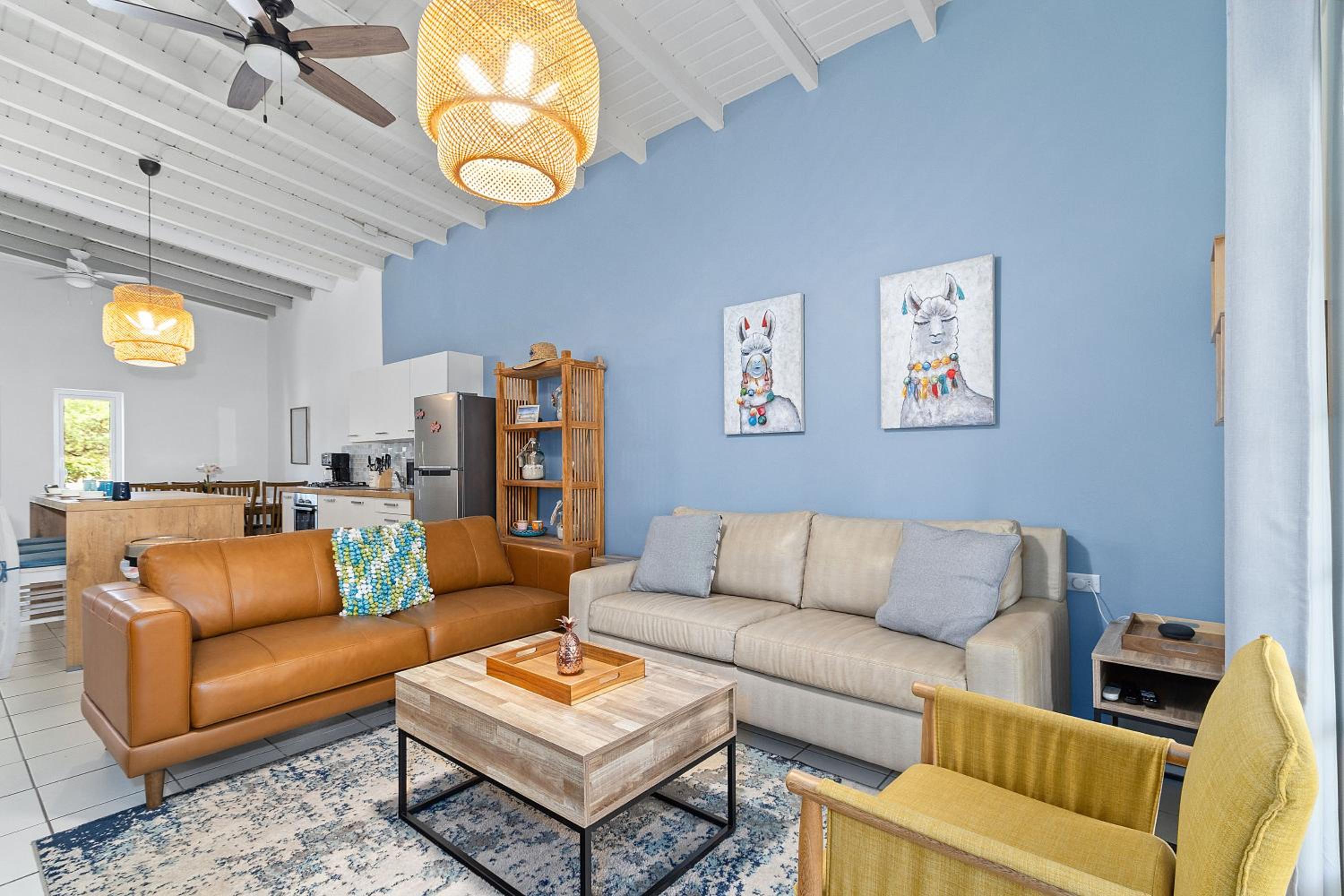 Fantastic Private Tropical Villa in Palm Beach with Breakfast
