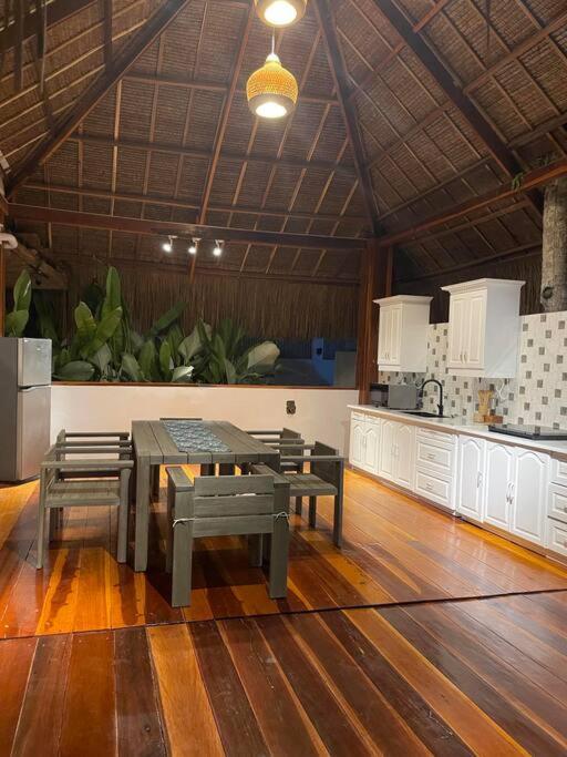 Private Beachfront Villa w/ pool