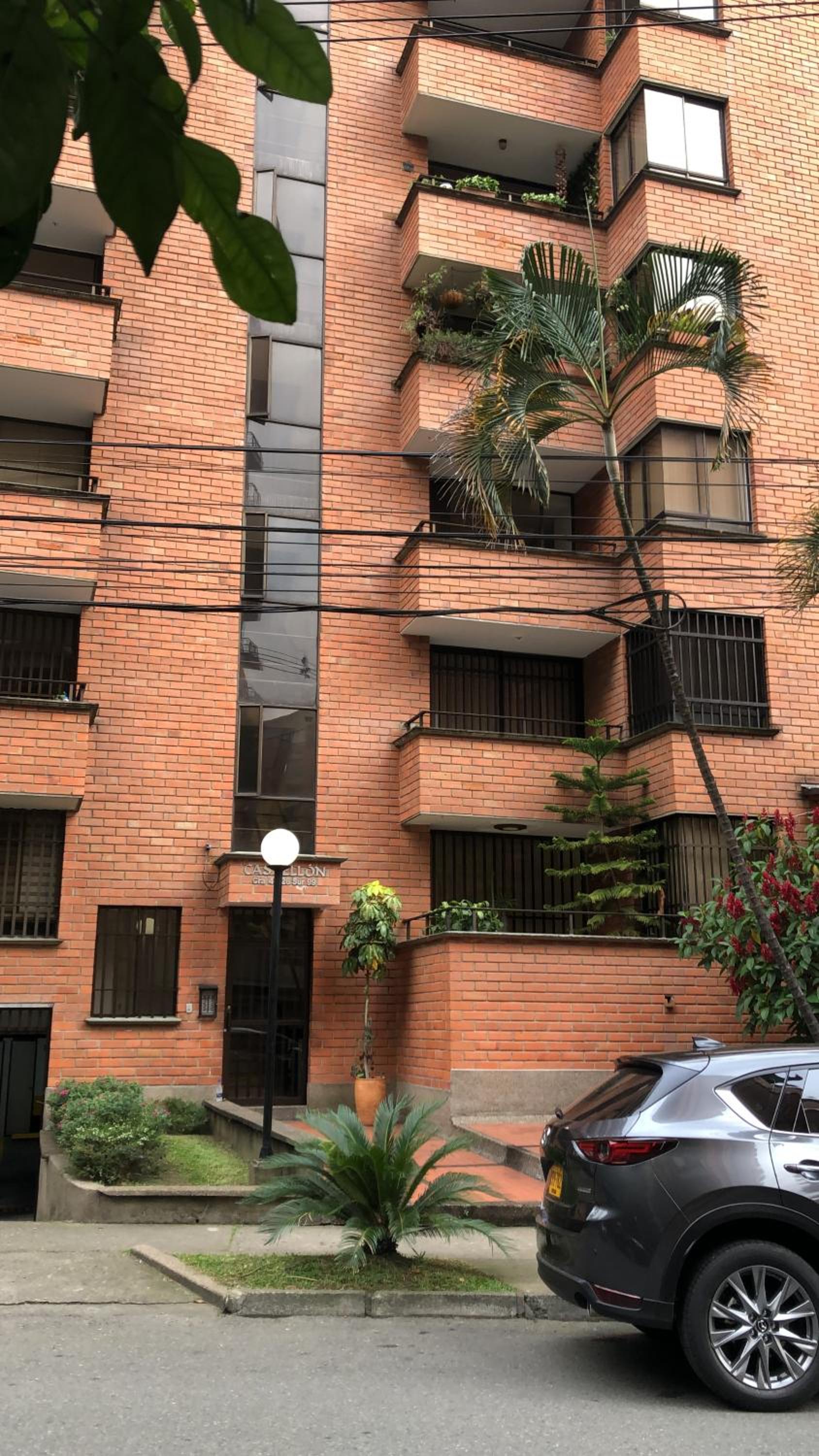 LA SÚPER HABITACIÓN DE LA FRONTERA POBLADO / ENVIGADO