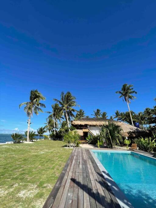 Private Beachfront Villa w/ pool
