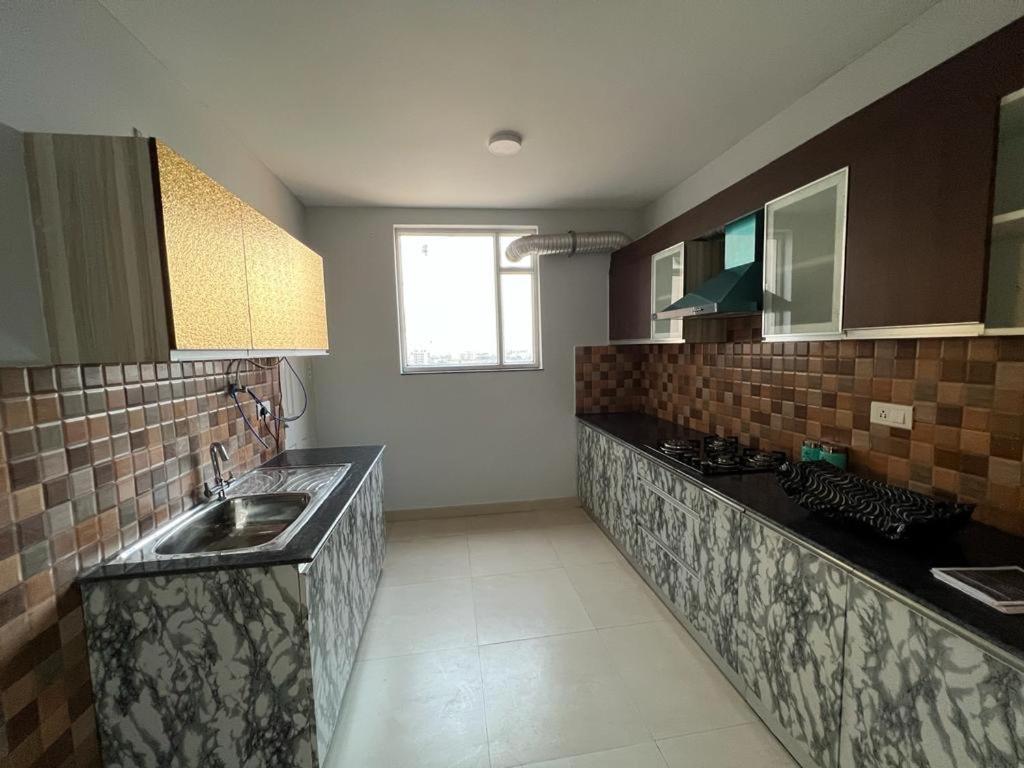 Wave of luxury living view 5