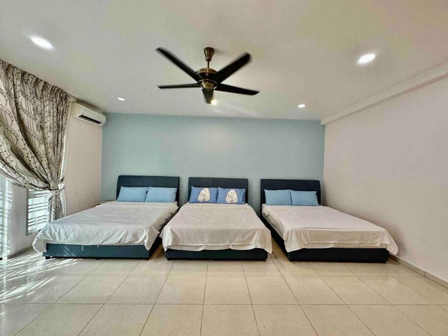 Modern Home/ 5 min Jonker/walking Mahkota Mall & hospital/ 24 pax 7R6B/ Mlk Town photo 3