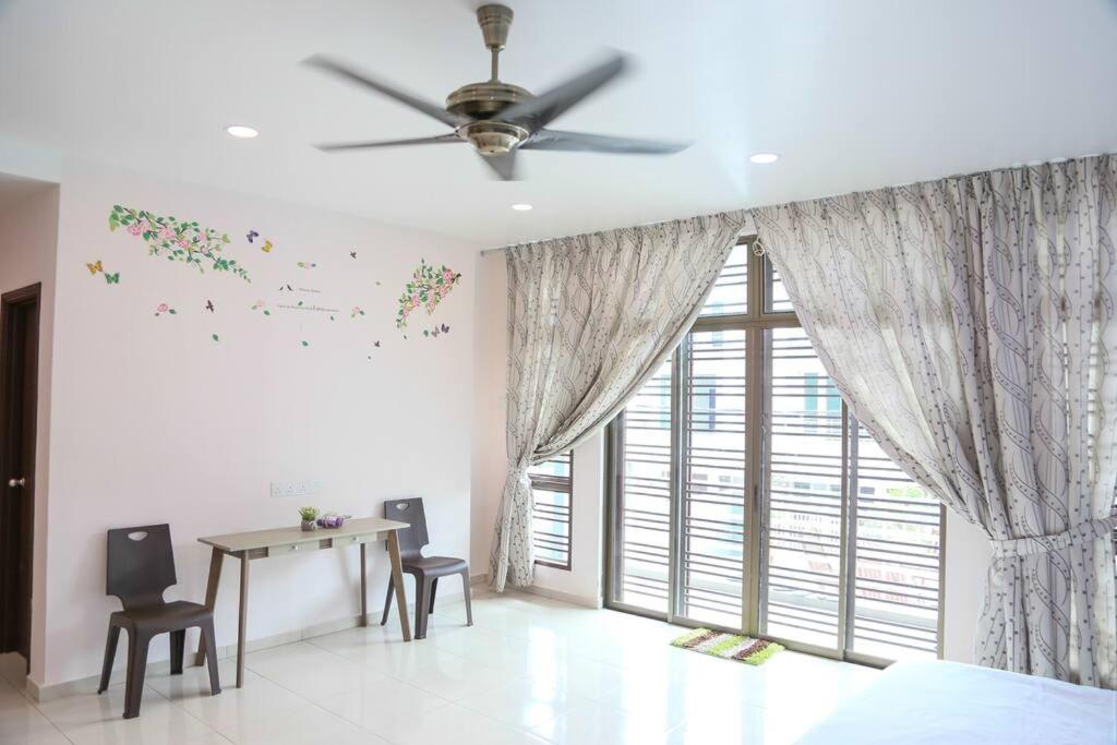 Modern Home/ 5 min Jonker/walking Mahkota Mall & hospital/ 24 pax 7R6B/ Mlk Town photo 7