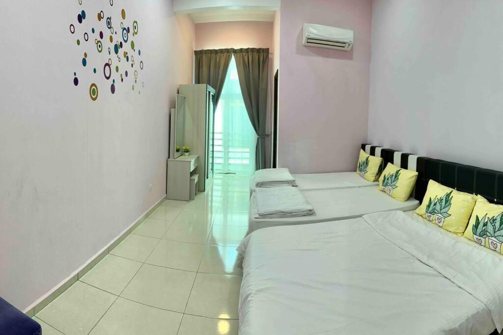 Modern Home/ 5 min Jonker/walking Mahkota Mall & hospital/ 24 pax 7R6B/ Mlk Town photo 2