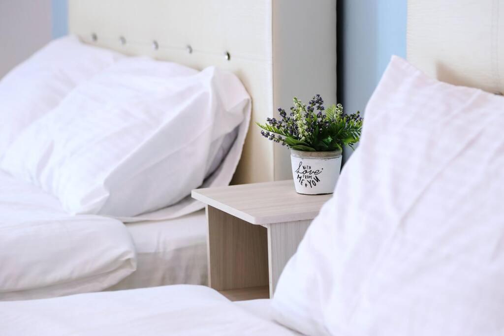 Modern Home/ 5 min Jonker/walking Mahkota Mall & hospital/ 24 pax 7R6B/ Mlk Town photo 6