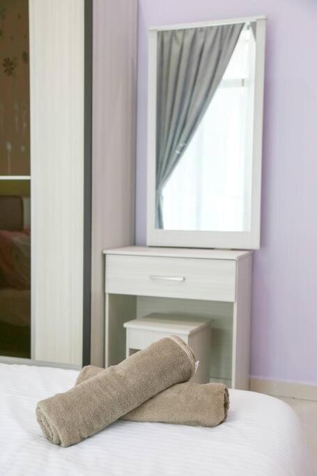 Modern Home/ 5 min Jonker/walking Mahkota Mall & hospital/ 24 pax 7R6B/ Mlk Town photo 8