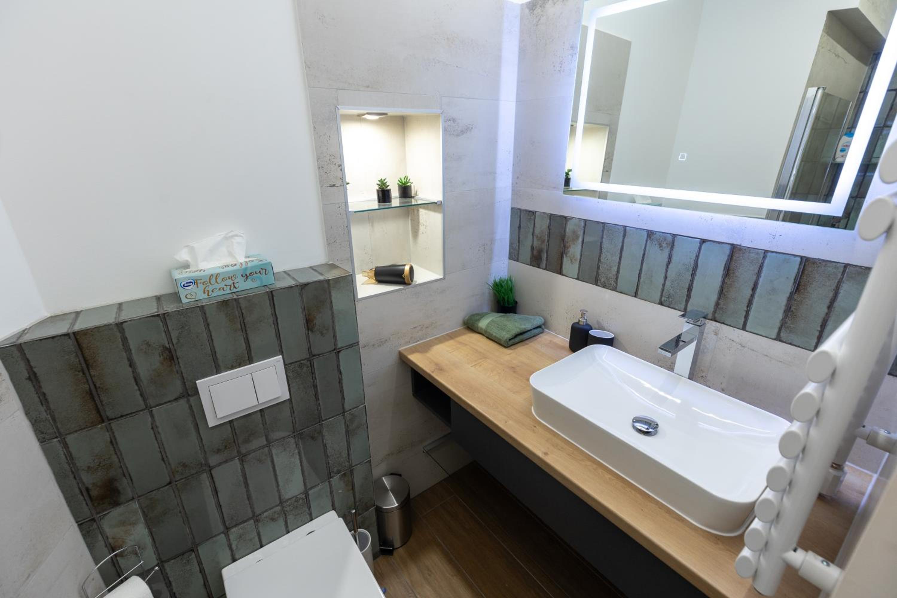 Island of Silence Apartment - close to Margaret Island view 3