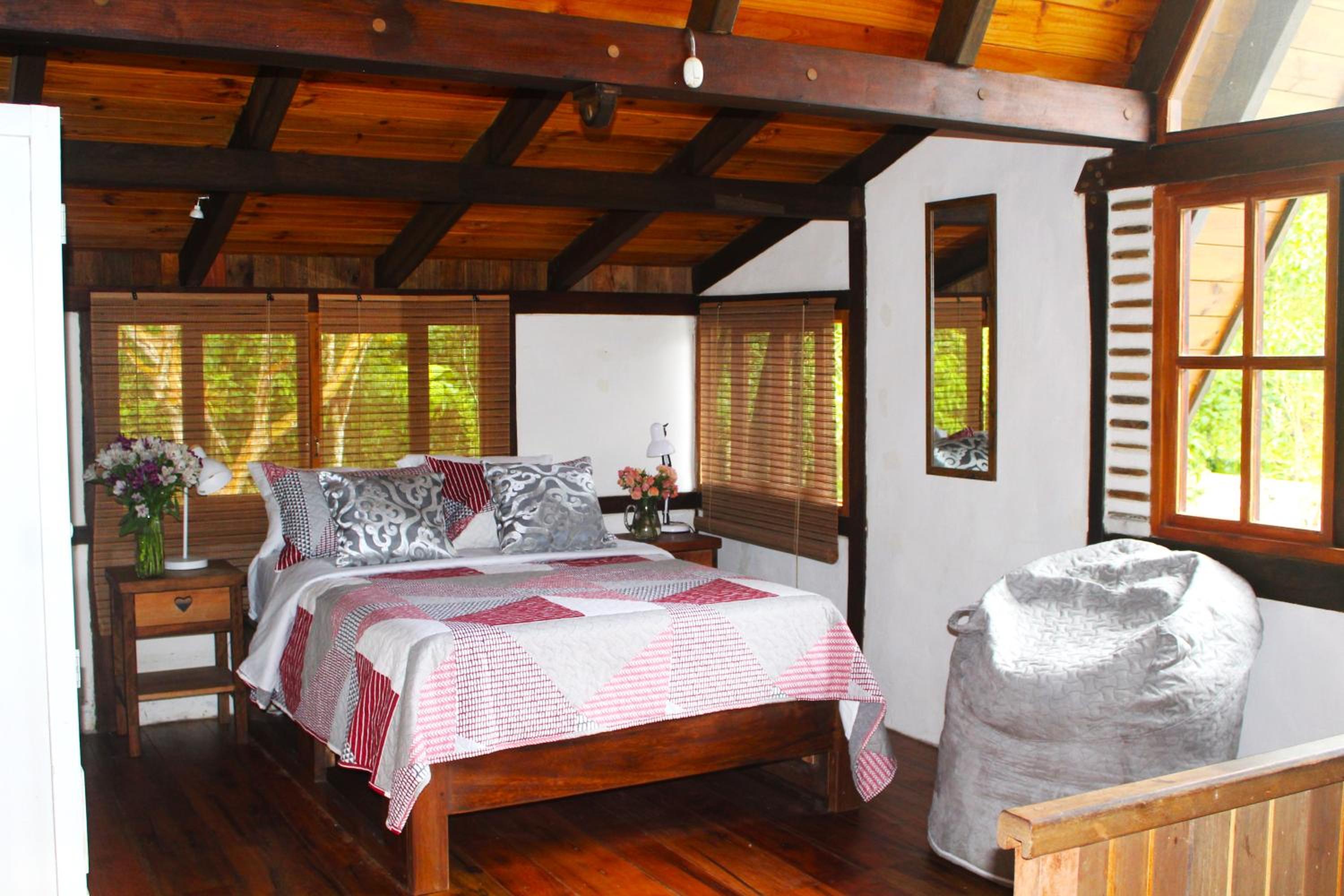 Sacha Urco Lodge -Private Cloud Forest Reserve in Mindo- 4x4 recommended March-April