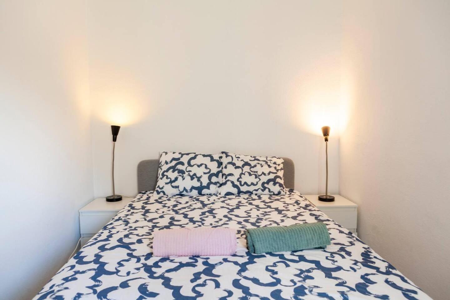 2 bedroom apartment for 4 people with free public parking view 5