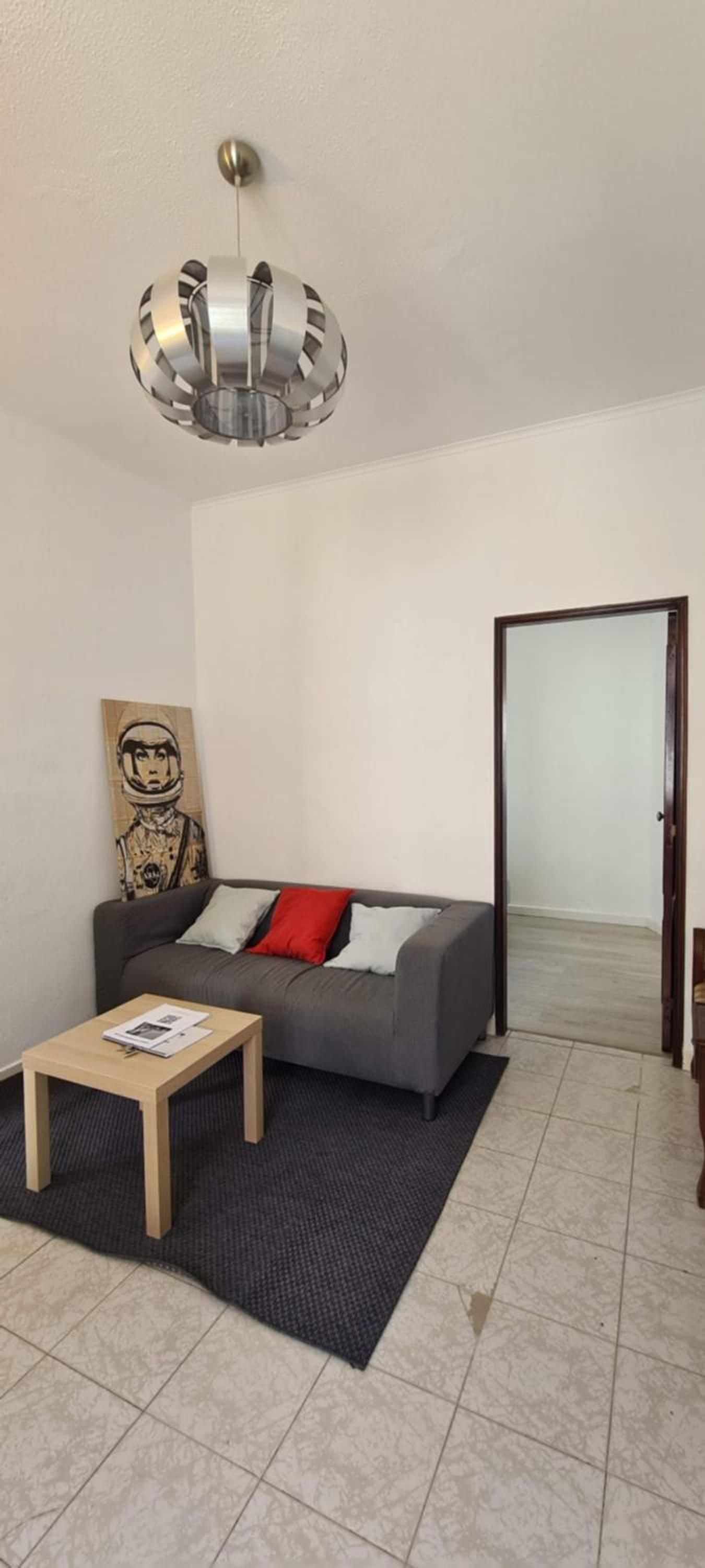 2 bedroom apartment for 4 people with free public parking view 2