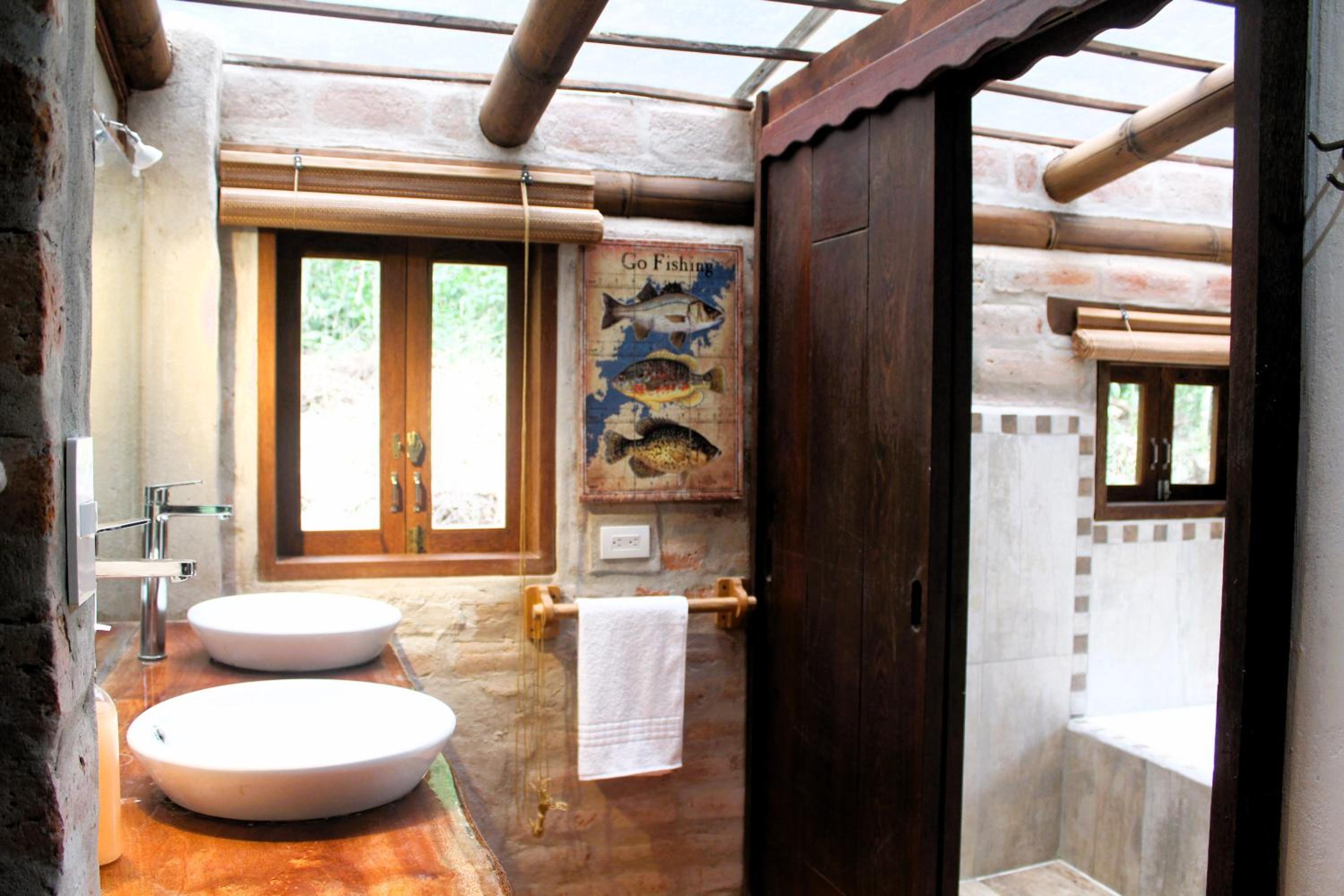 Sacha Urco Lodge -Private Cloud Forest Reserve in Mindo- 4x4 recommended March-April
