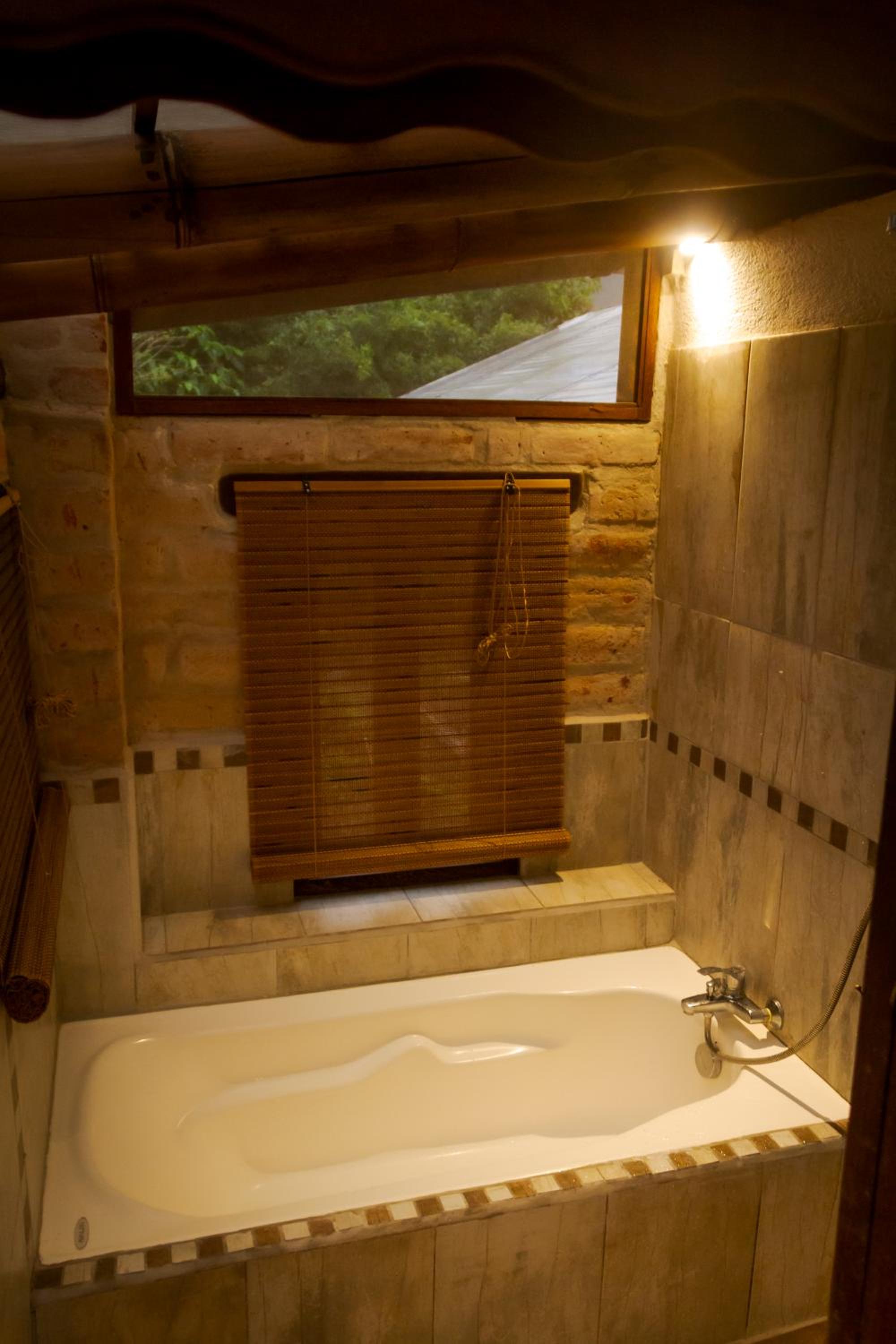 Sacha Urco Lodge -Private Cloud Forest Reserve in Mindo- 4x4 recommended March-April
