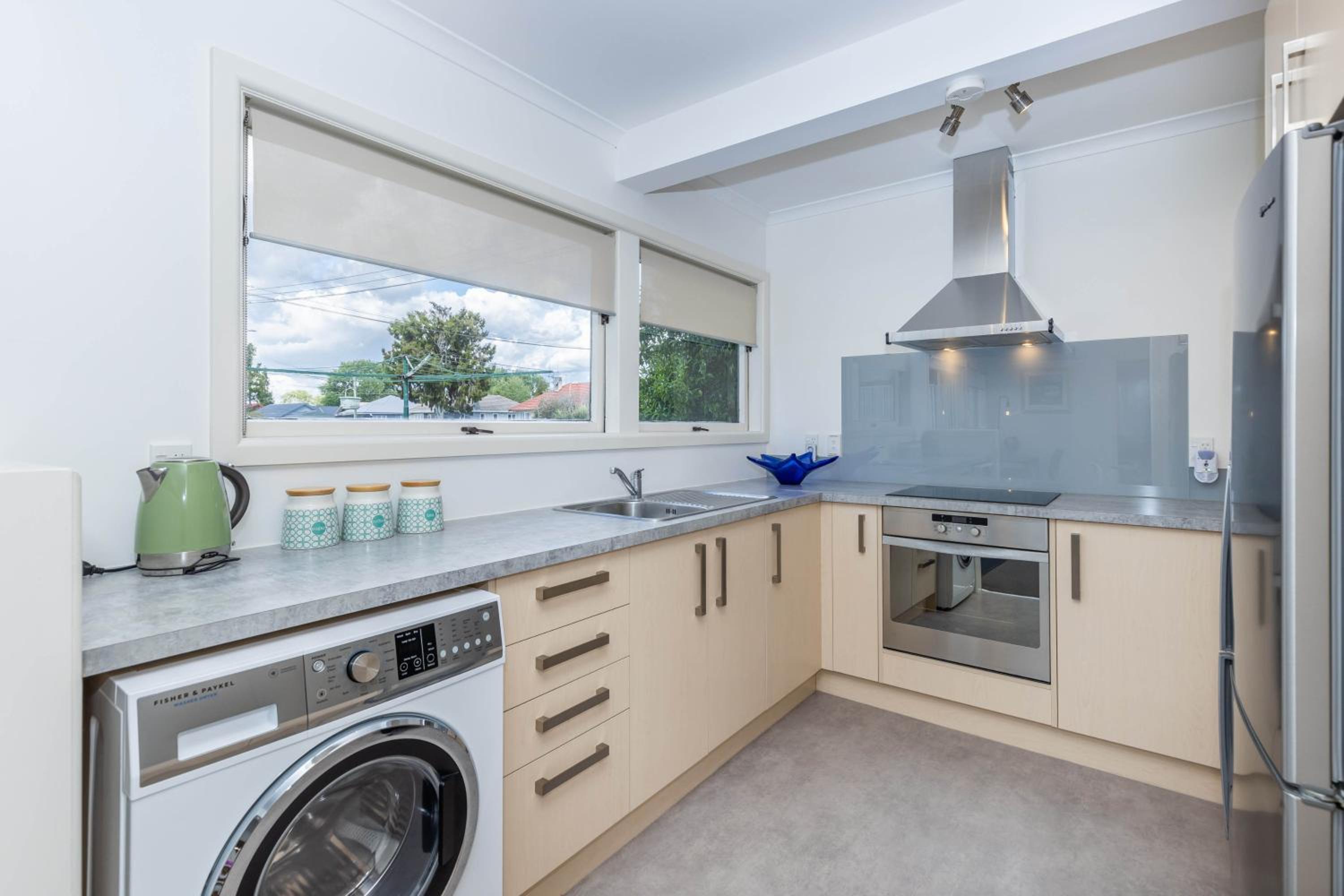 2 Bedroom Home away from Home near CBD & private parking view 5