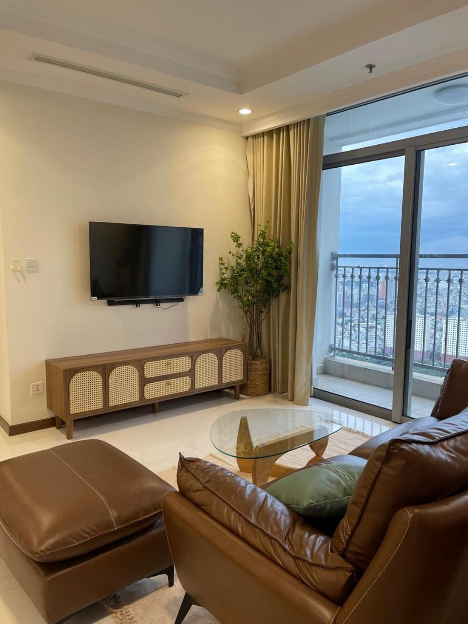 CR Concept Serviced Apartment - Vinhomes and Landmark 81