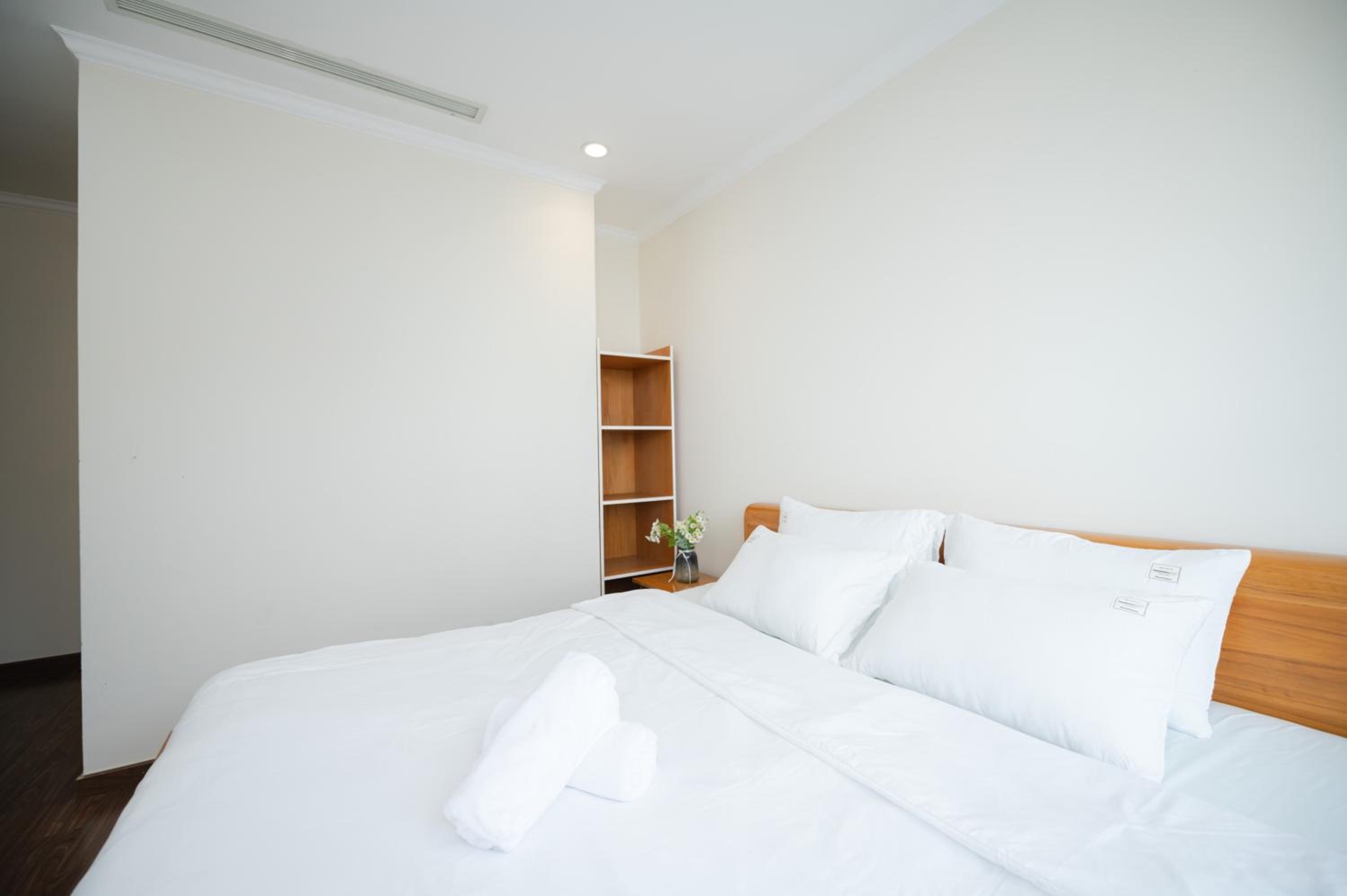 CR Concept Serviced Apartment - Vinhomes and Landmark 81