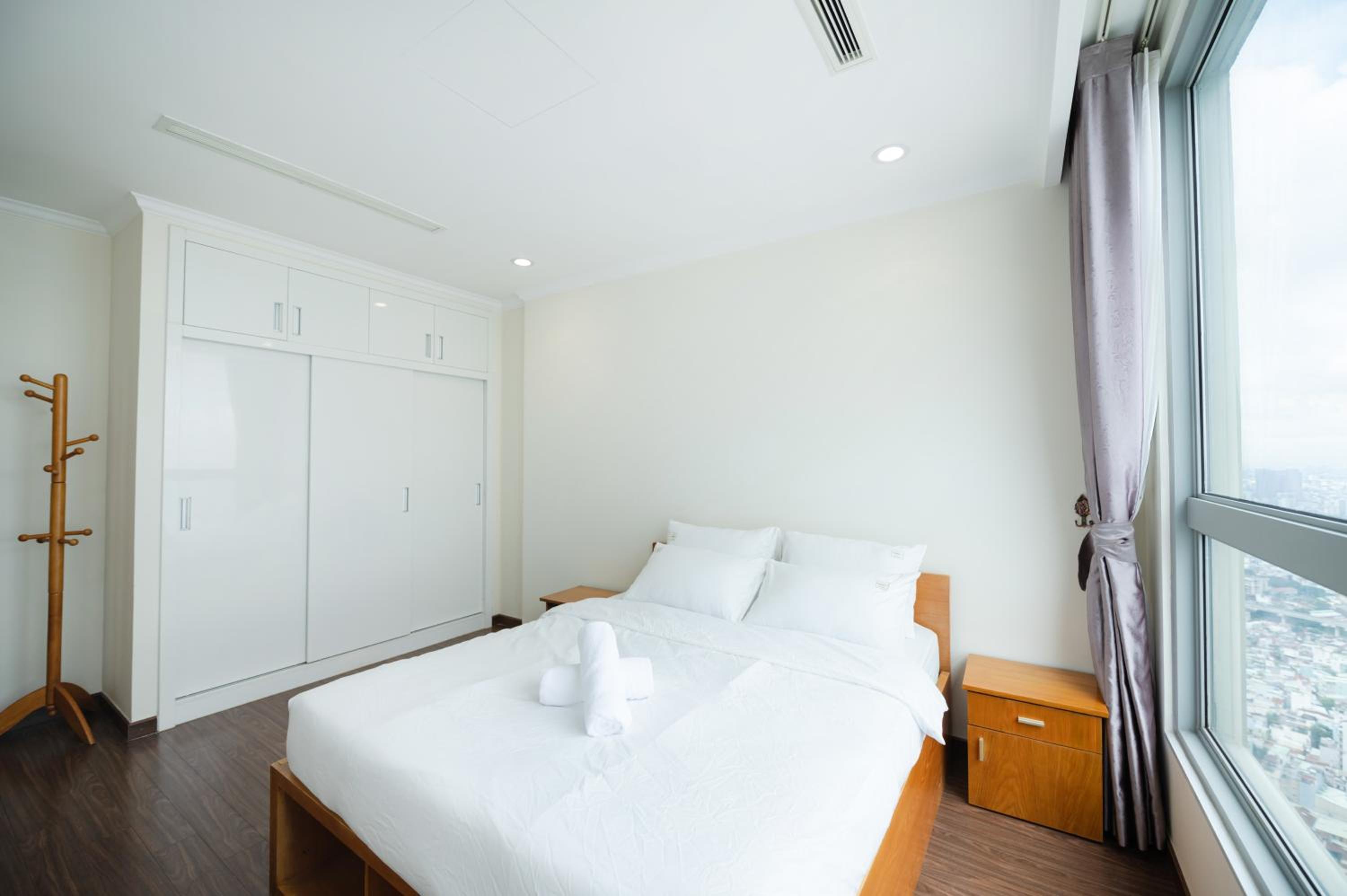 CR Concept Serviced Apartment - Vinhomes and Landmark 81