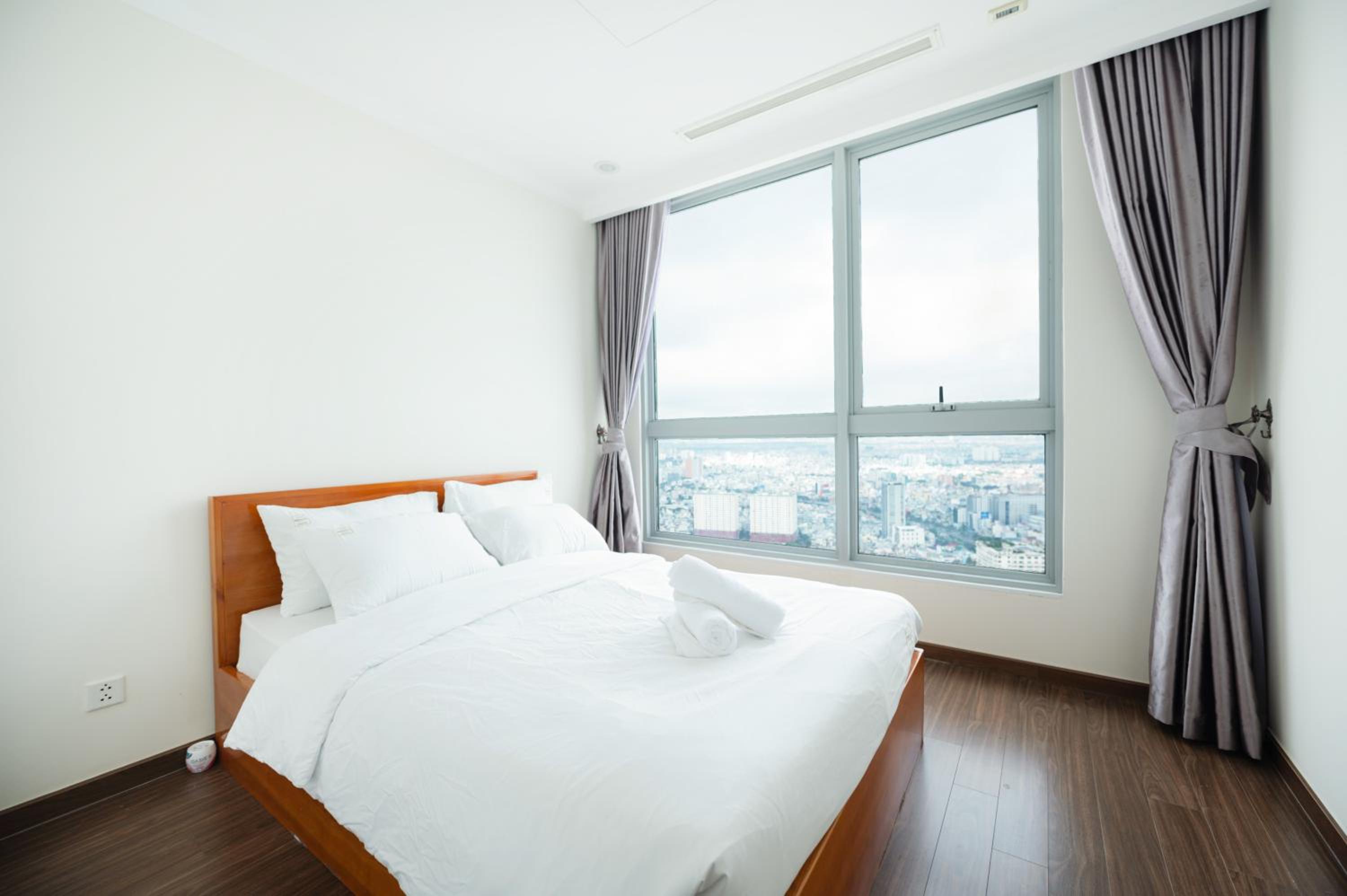 CR Concept Serviced Apartment - Vinhomes and Landmark 81