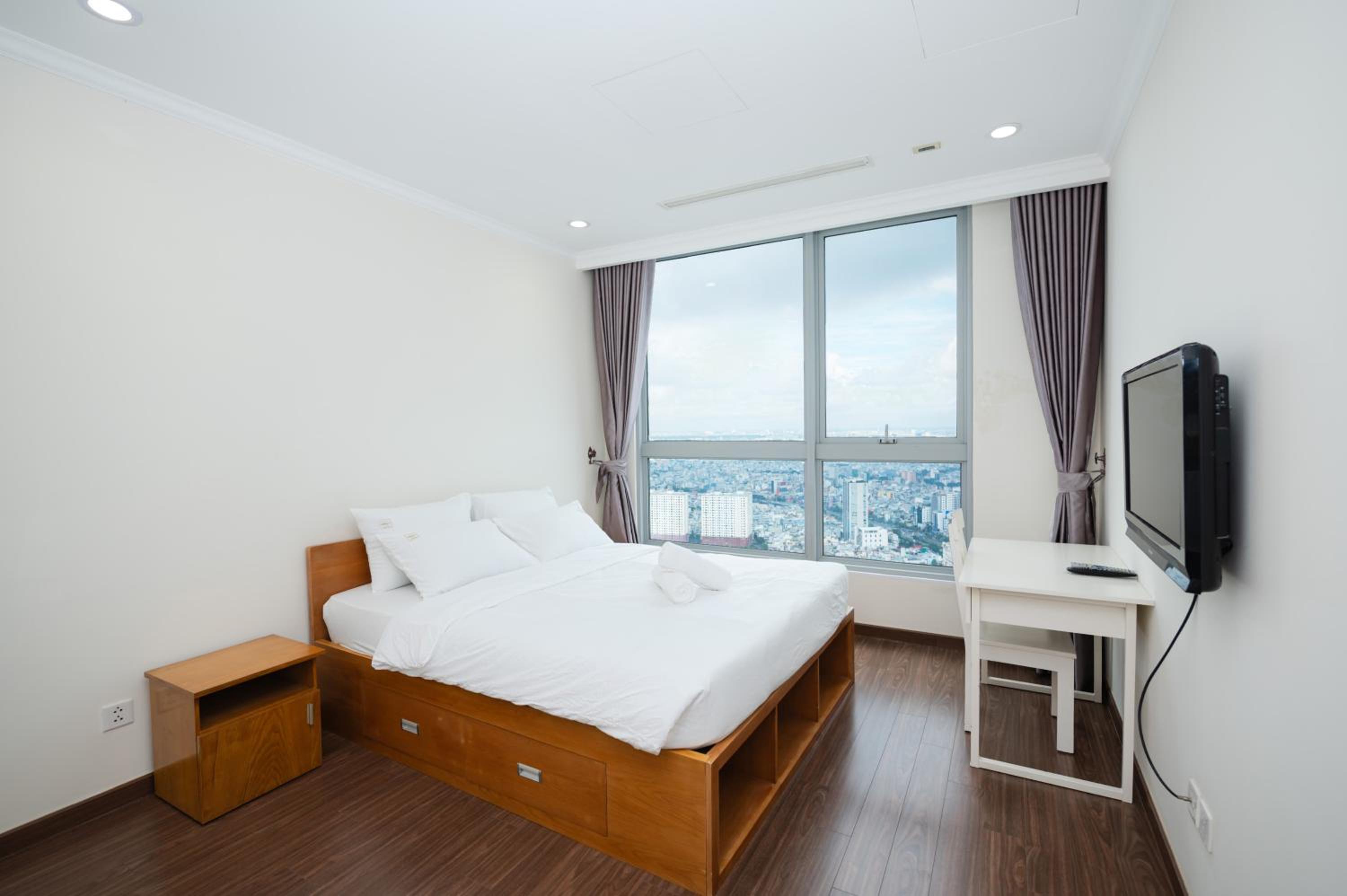 CR Concept Serviced Apartment - Vinhomes and Landmark 81