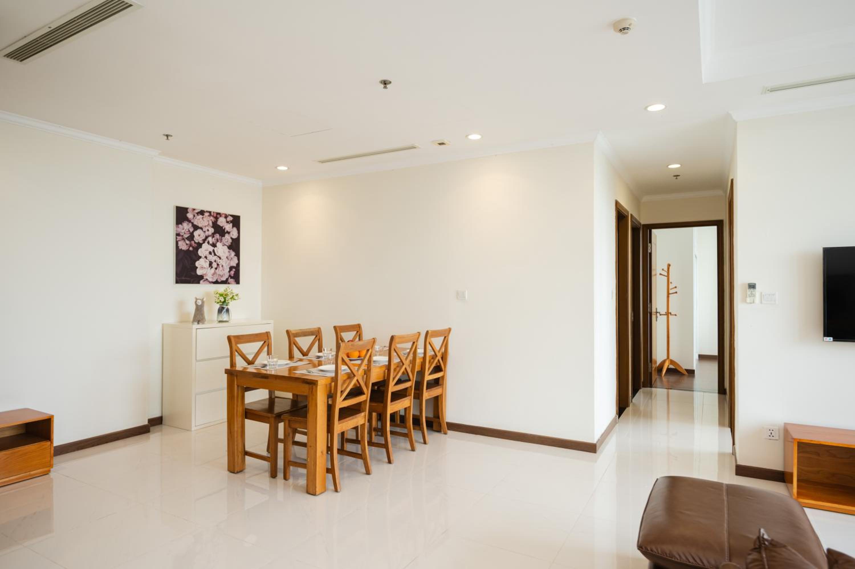 CR Concept Serviced Apartment - Vinhomes and Landmark 81