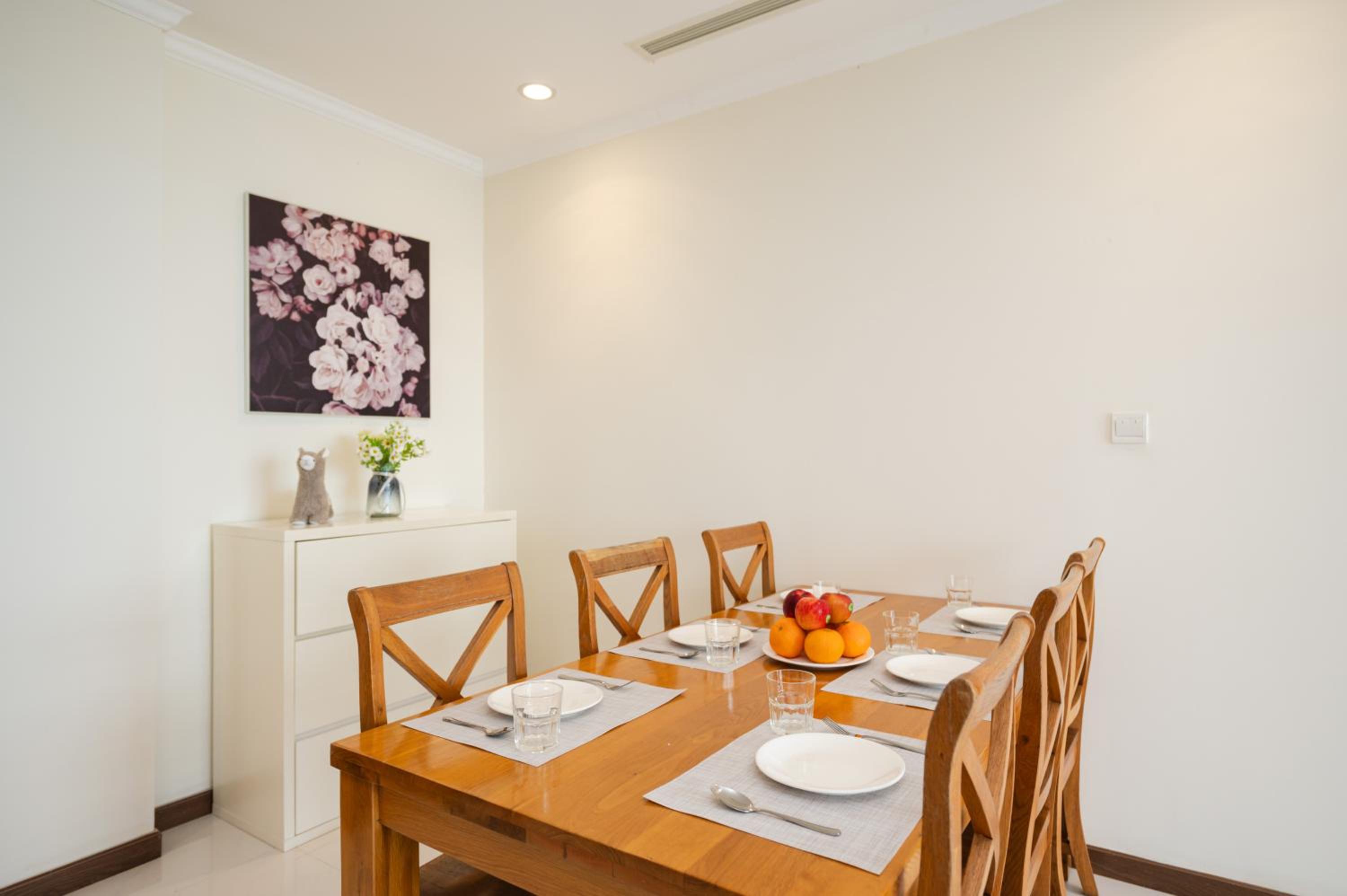 CR Concept Serviced Apartment - Vinhomes and Landmark 81