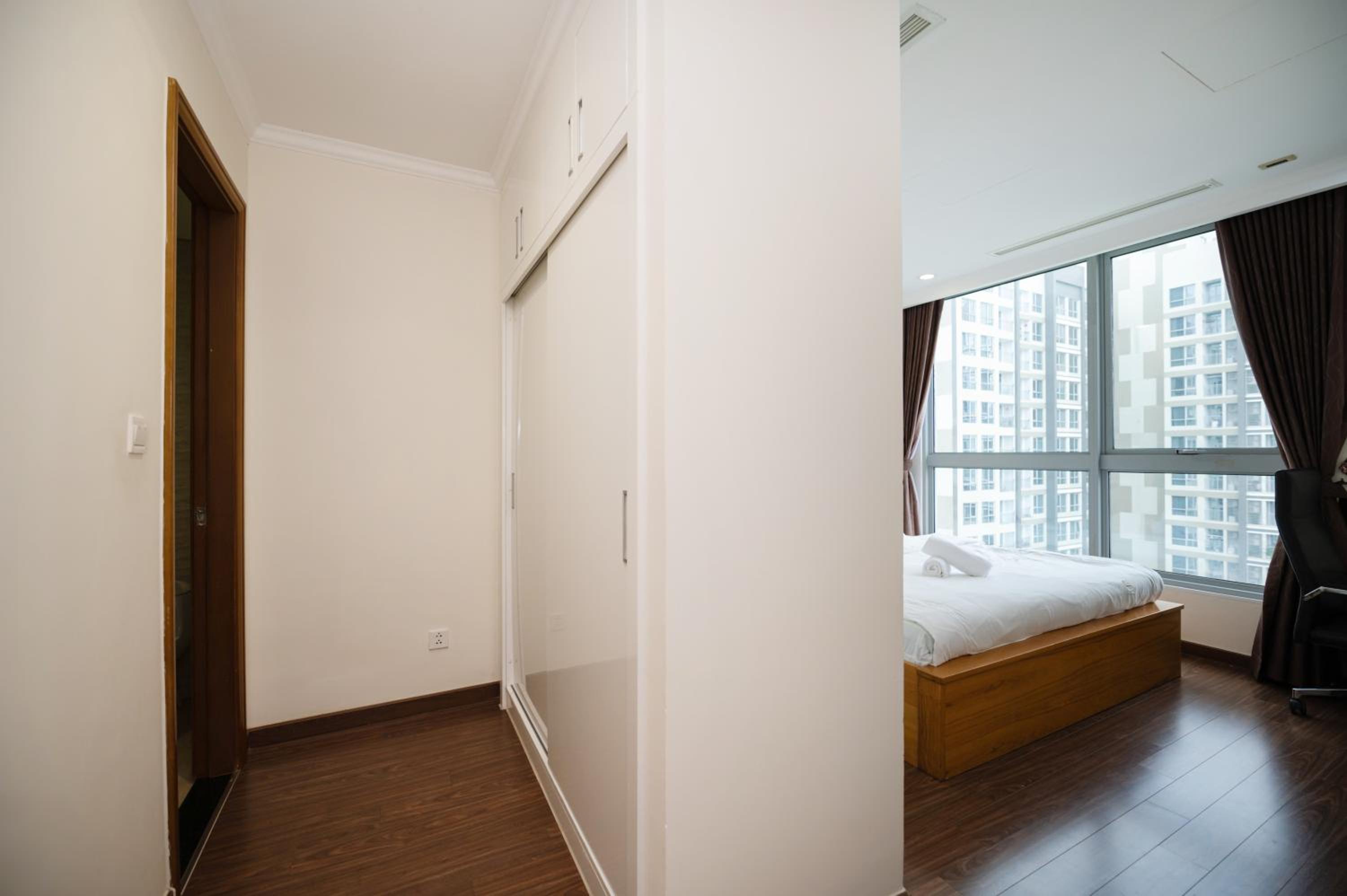 CR Concept Serviced Apartment - Vinhomes and Landmark 81