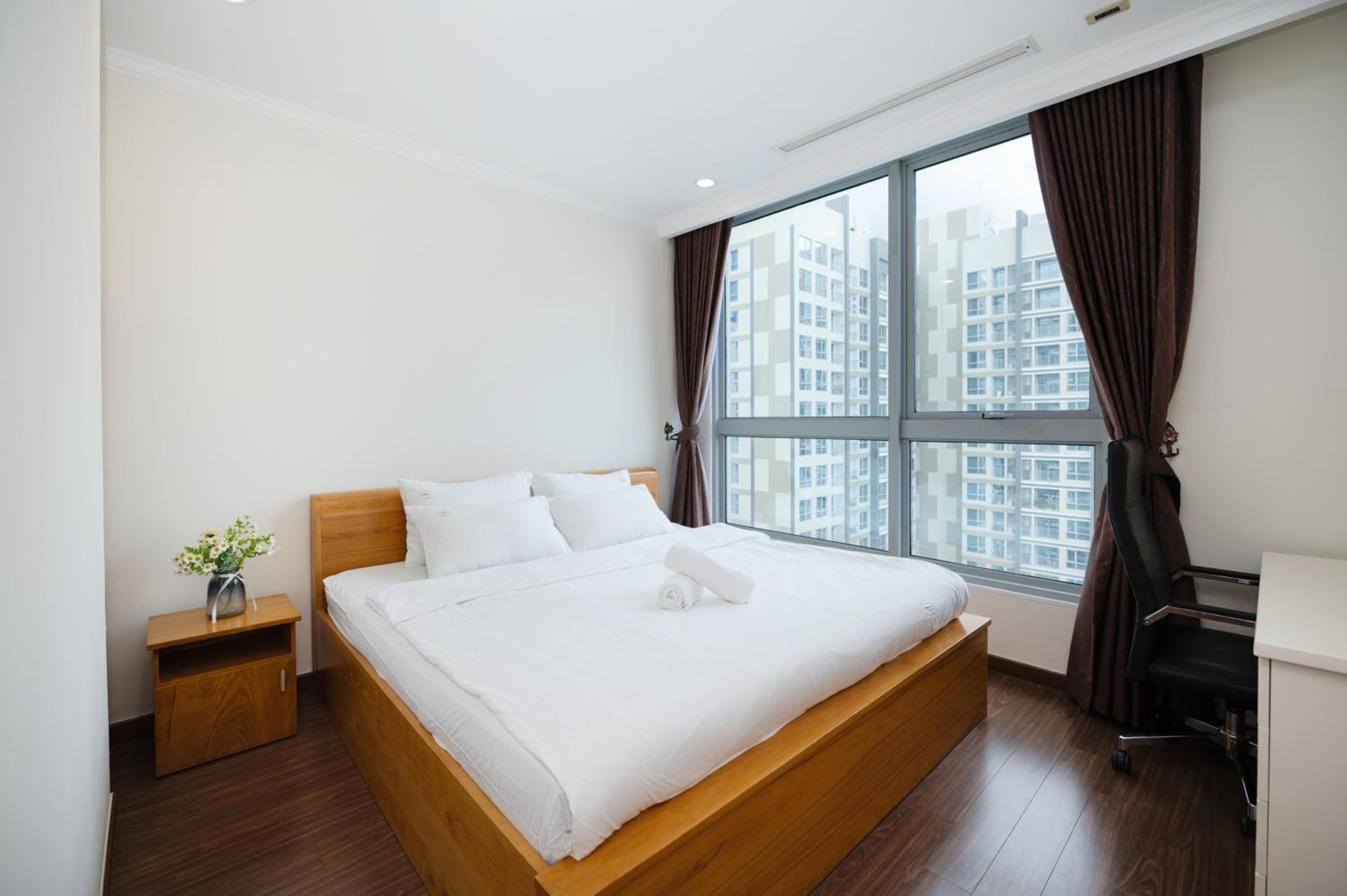 CR Concept Serviced Apartment - Vinhomes and Landmark 81