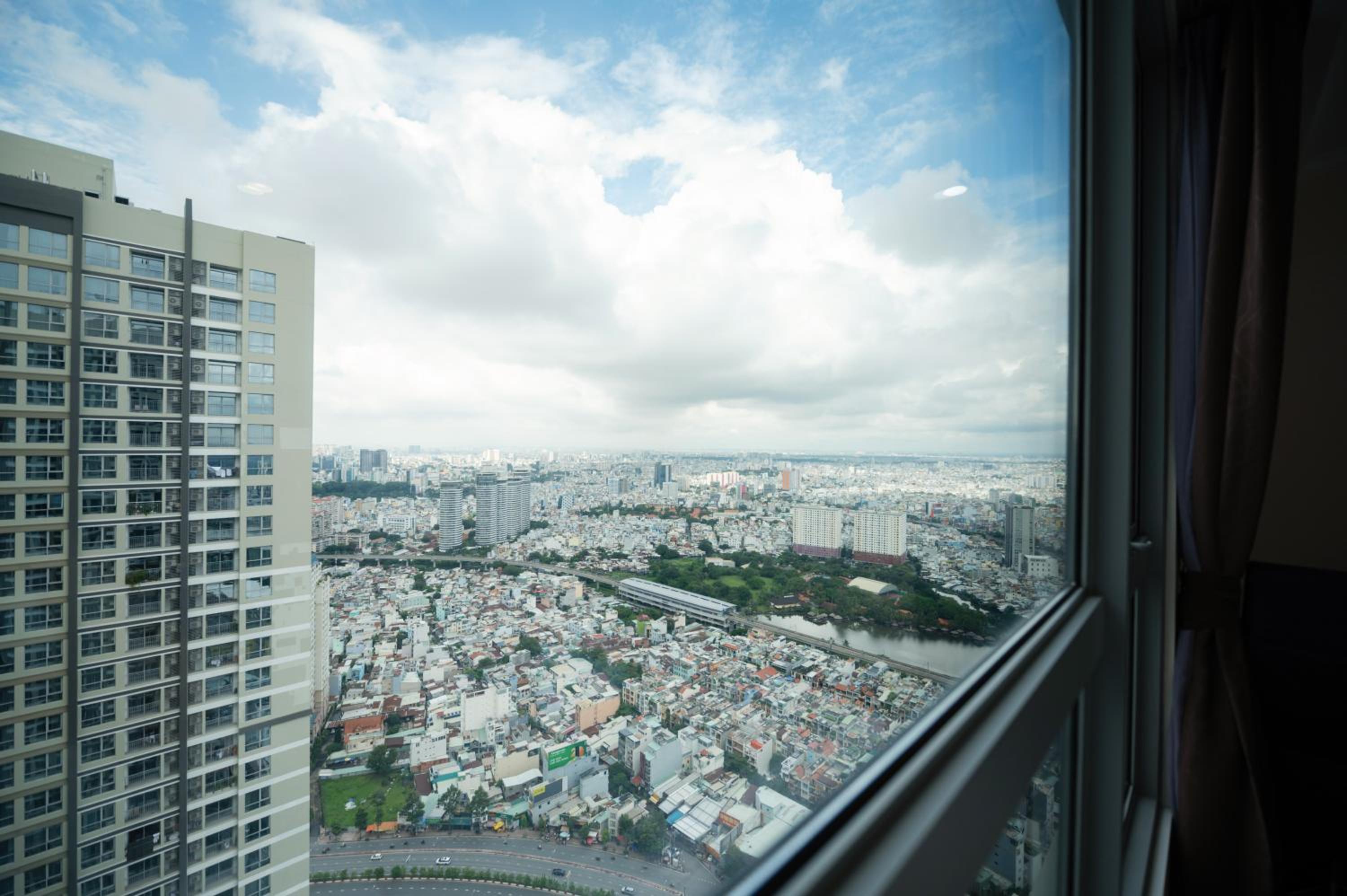 CR Concept Serviced Apartment - Vinhomes and Landmark 81