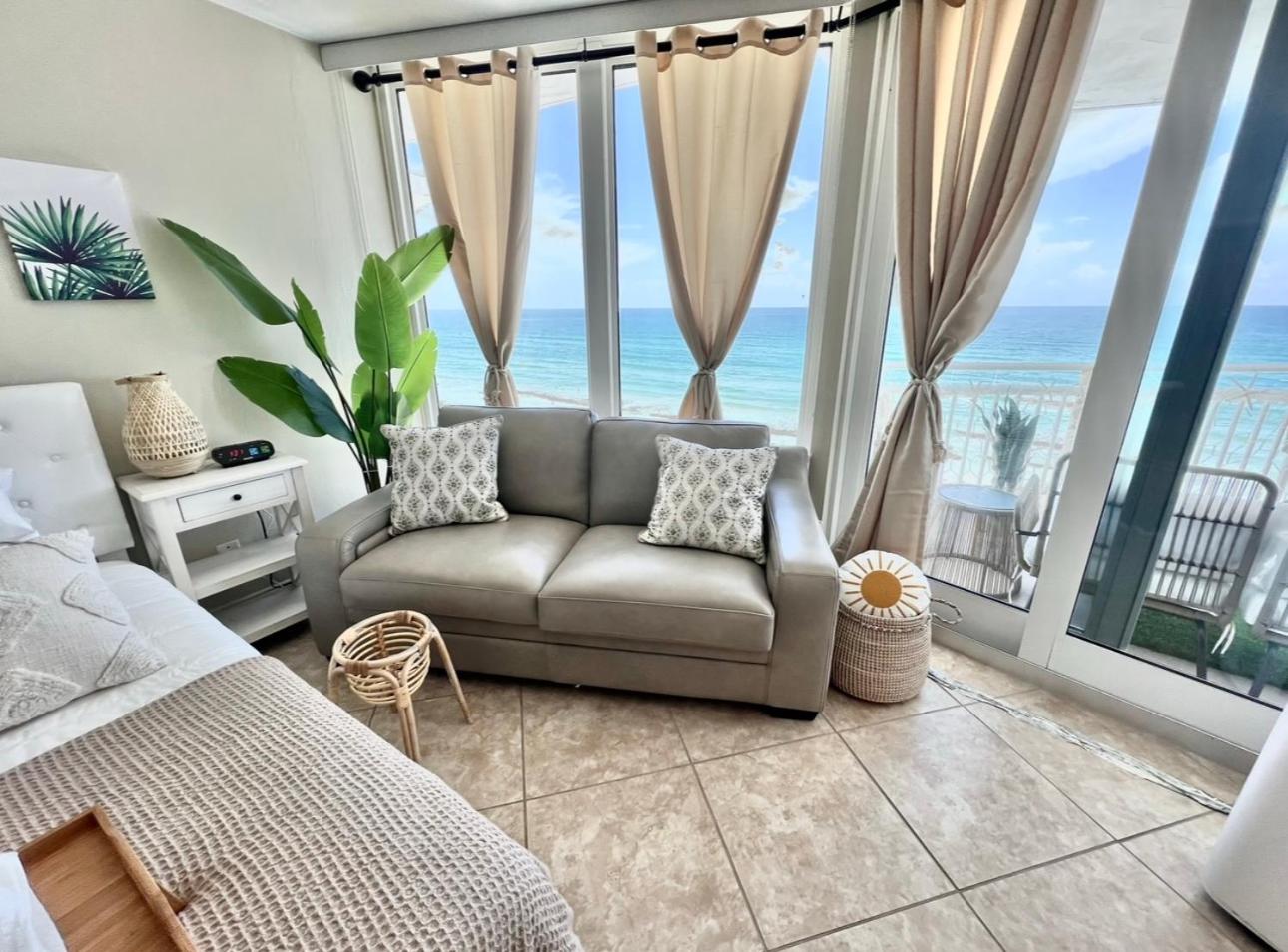 Oversized condo Beach Oasis 601 Gorgeous Ocean front with spectacular views view 4