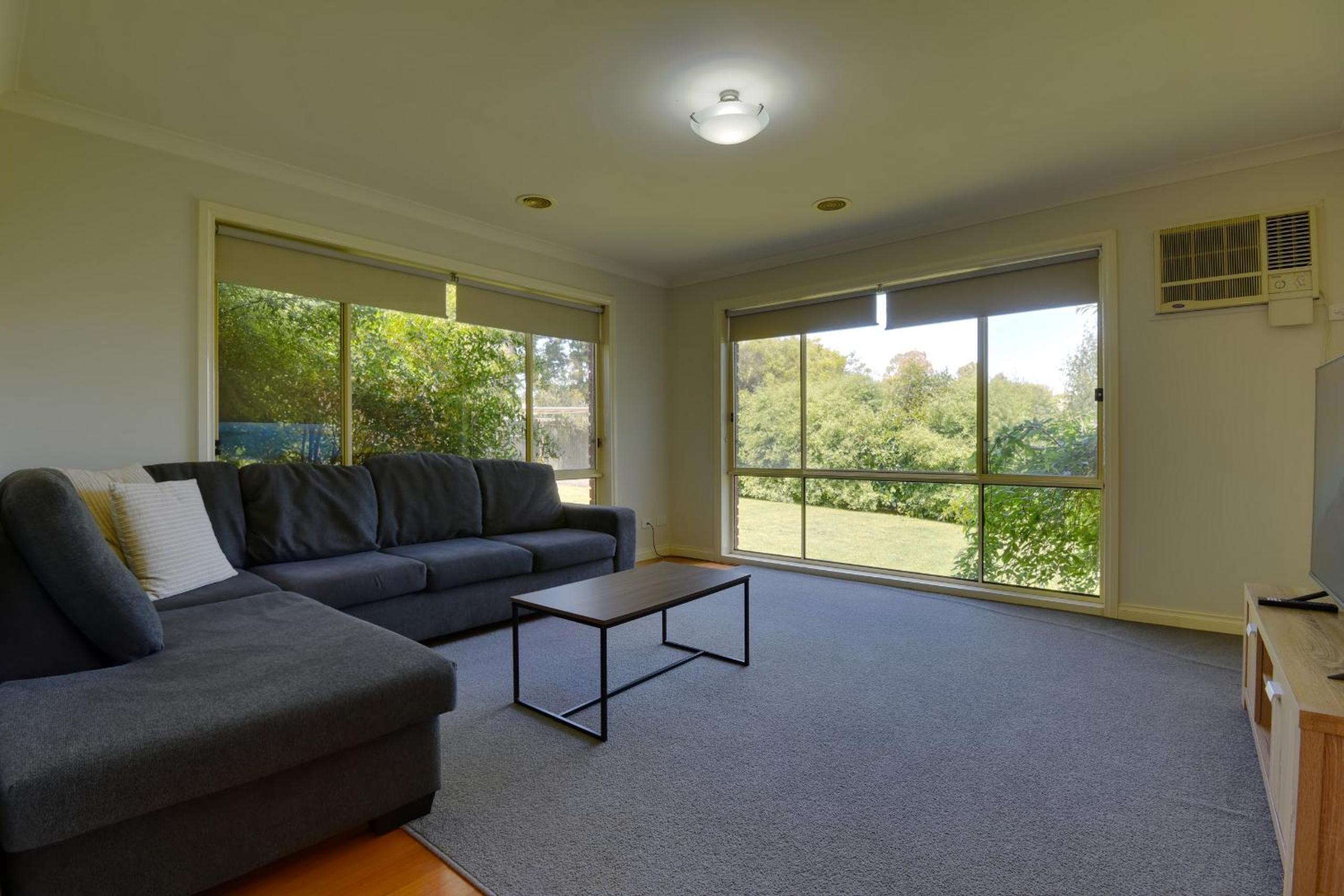 Scenic pet friendly home that sleeps 10