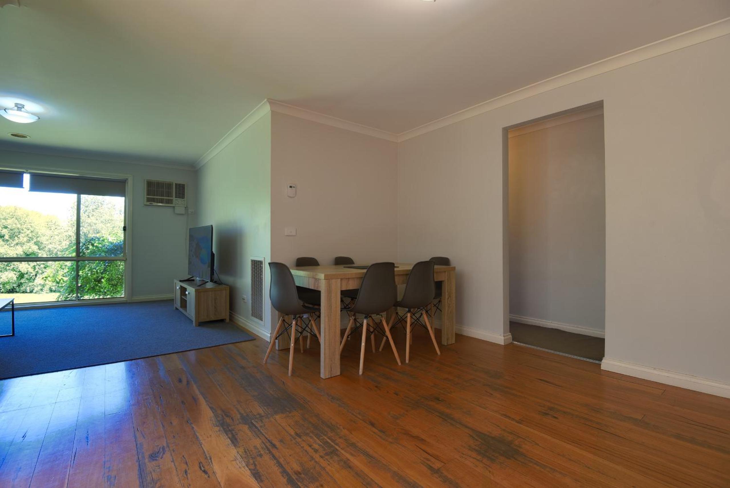 Scenic pet friendly home that sleeps 10