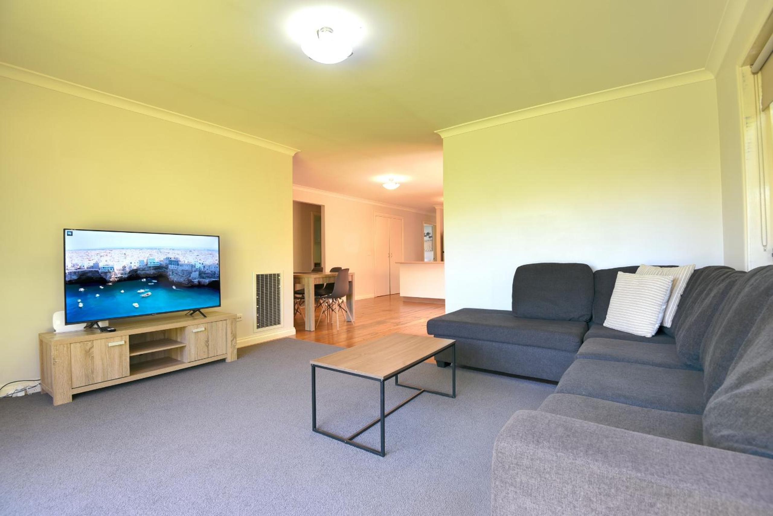 Scenic pet friendly home that sleeps 10