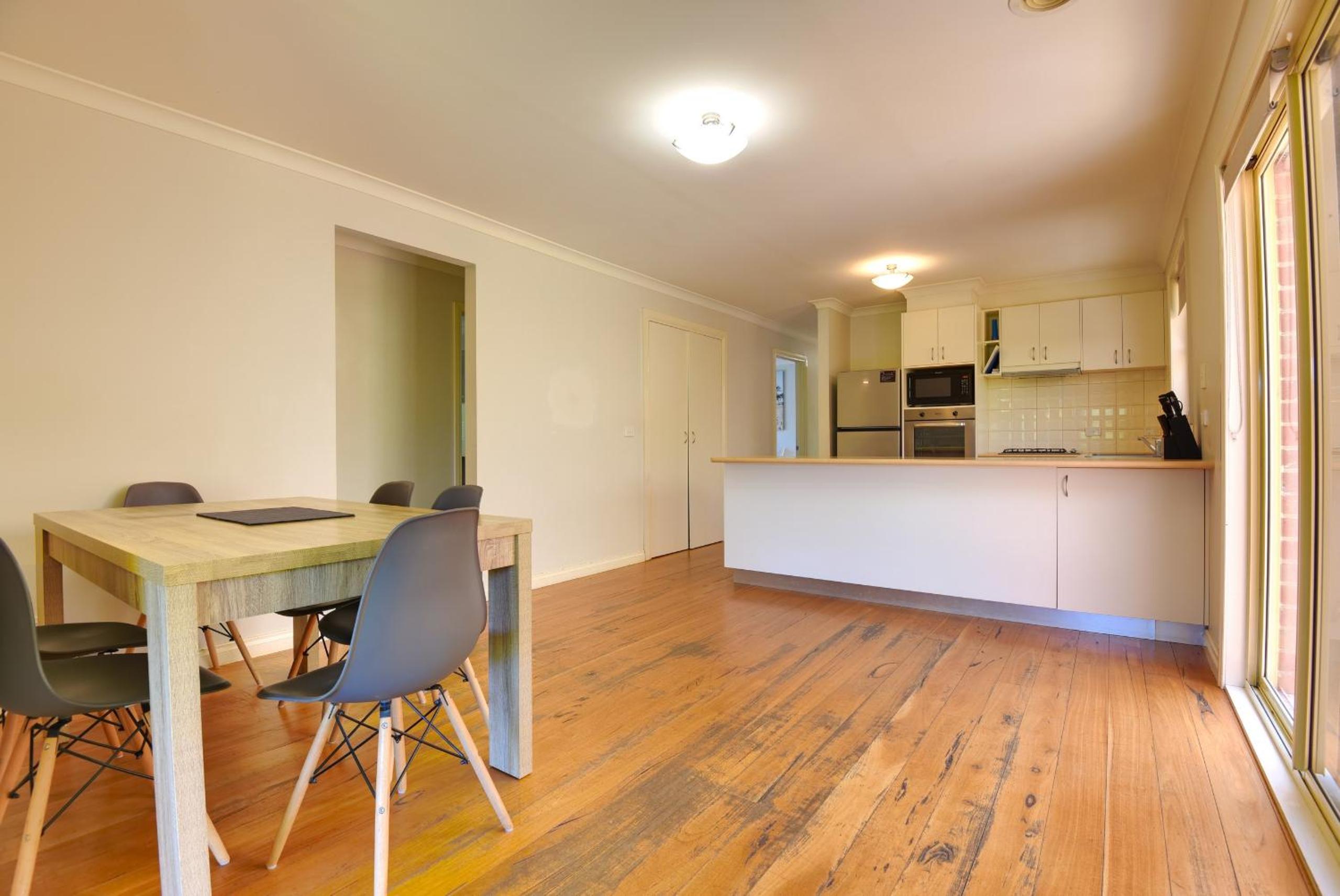Scenic pet friendly home that sleeps 10