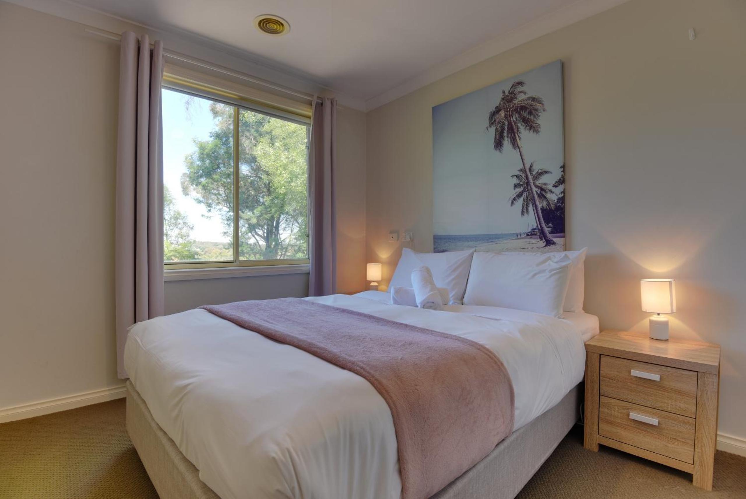 Scenic pet friendly home that sleeps 10