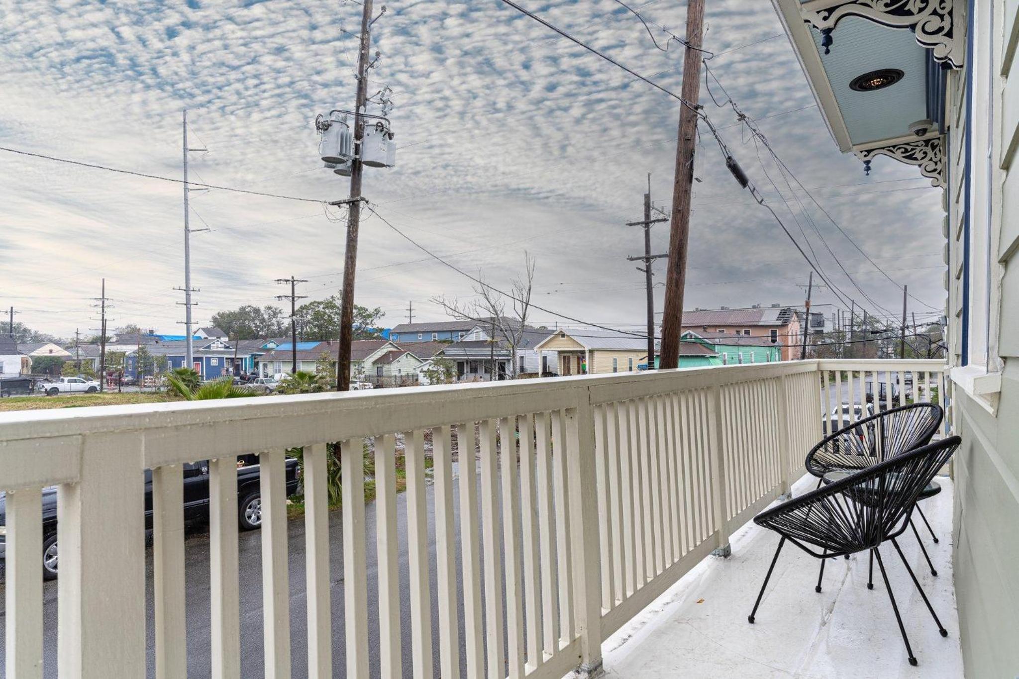 2BR retreat w kitchen & balcony — New Orleans