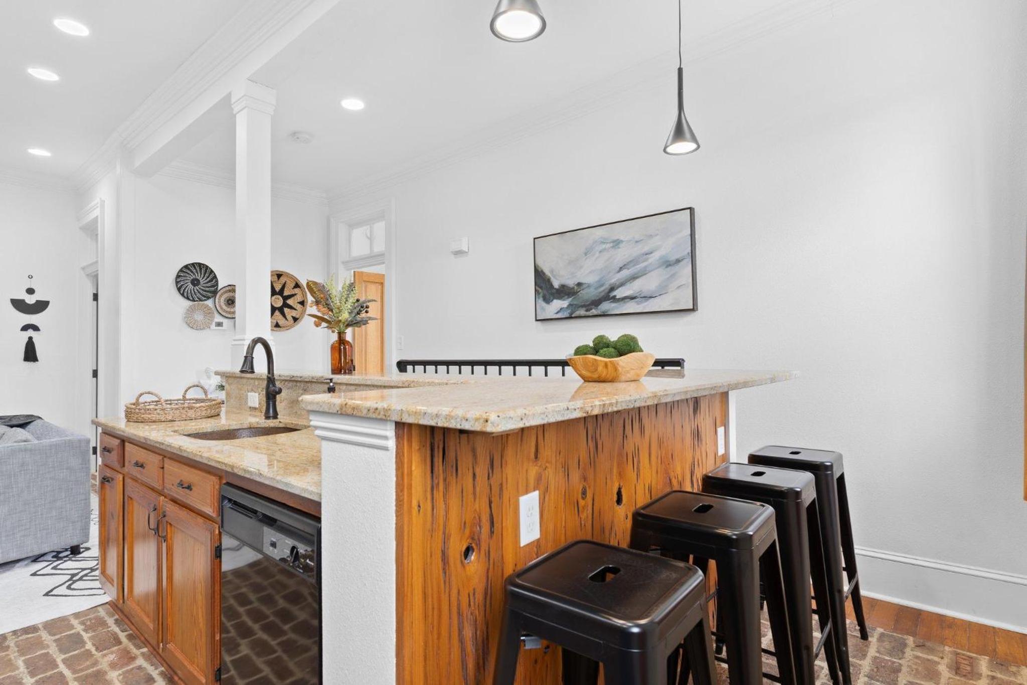 2BR retreat w kitchen & balcony photo 3