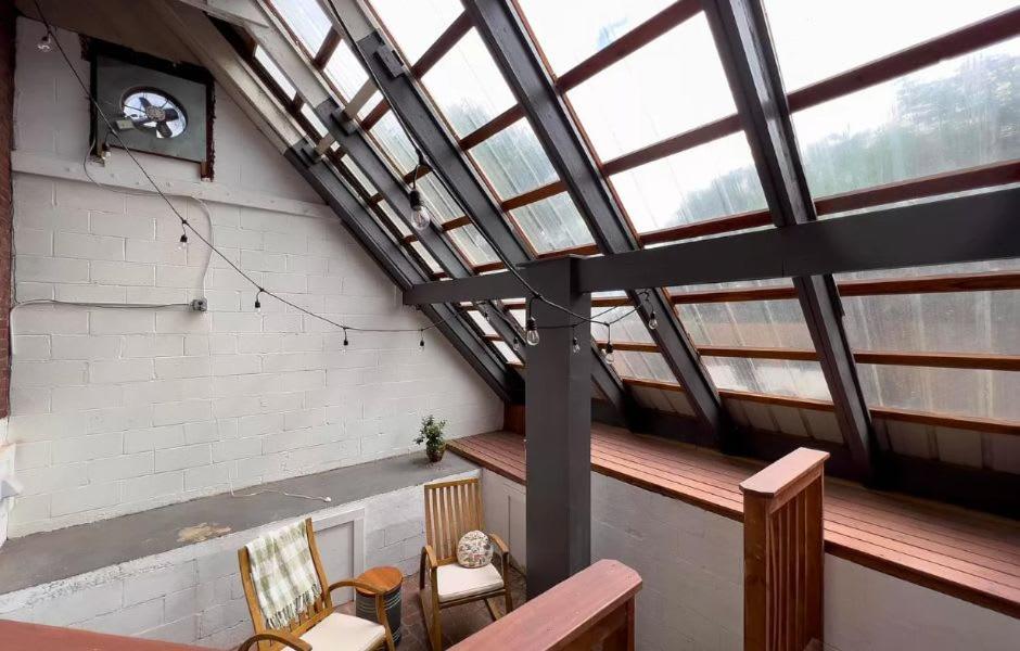 Cozy Home near Downtown - Close to Nulu - Sleeps 6 view 3