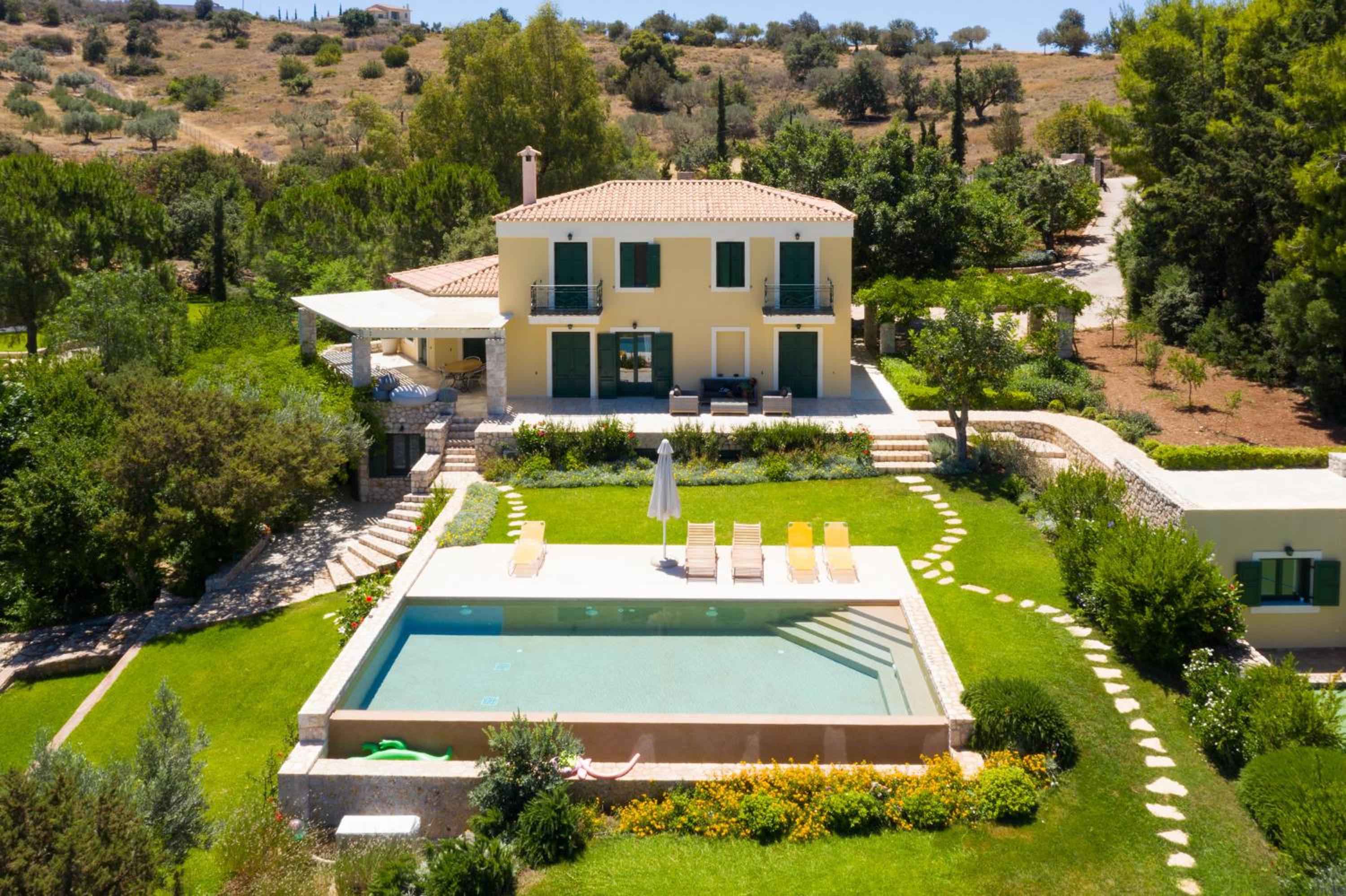 Villa Aria - Luxury Beachfront Villa with Pool and Tennis Court view 2