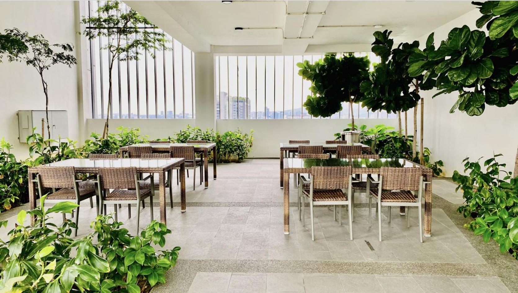 Revo, Aurora-Pavilion 22